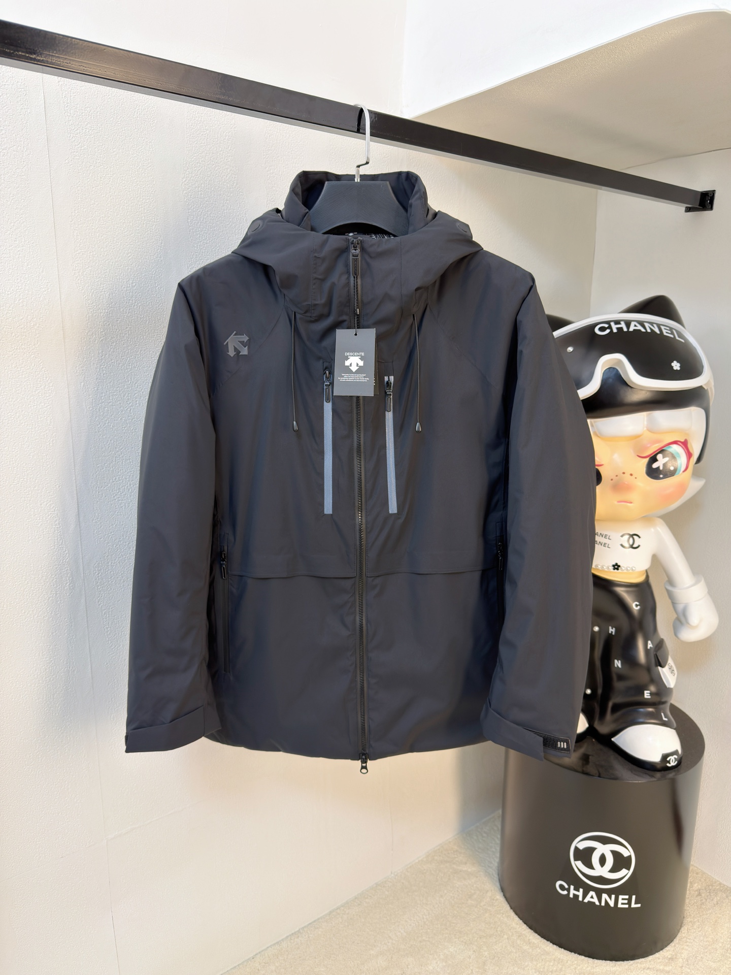 NO:655820,TV Station Cotton Clothes 25ss Early Autumn [New Product] New Casual Cotton Clothes Jacket at the Autumn and Winter Counter!  Ultra-avant-garde design style, delicate and comfortable, very light to wear and not easy to wrinkle. Multiple craftsmanship. The overall design is quite visual. The upper body is casual and stylish, with a certain degree of stiffness. It is definitely at the forefront of fashion. It is recommended for urban leisure. Size M-3XL, jackets & coats, alexander wang19860909电视台棉服25ss早秋【新品】秋冬专柜新款休闲棉服外套！超前卫设计风格 细腻舒适 穿着非常轻便不易起皱.多重重工艺 整体的设计颇具视觉感,上身休闲有型,有一定的挺括度,绝对走在时尚最尖端的气质感推荐,都市休闲必备.码数M-3XL,,jackets & coats,alexander wang,Men's clothing