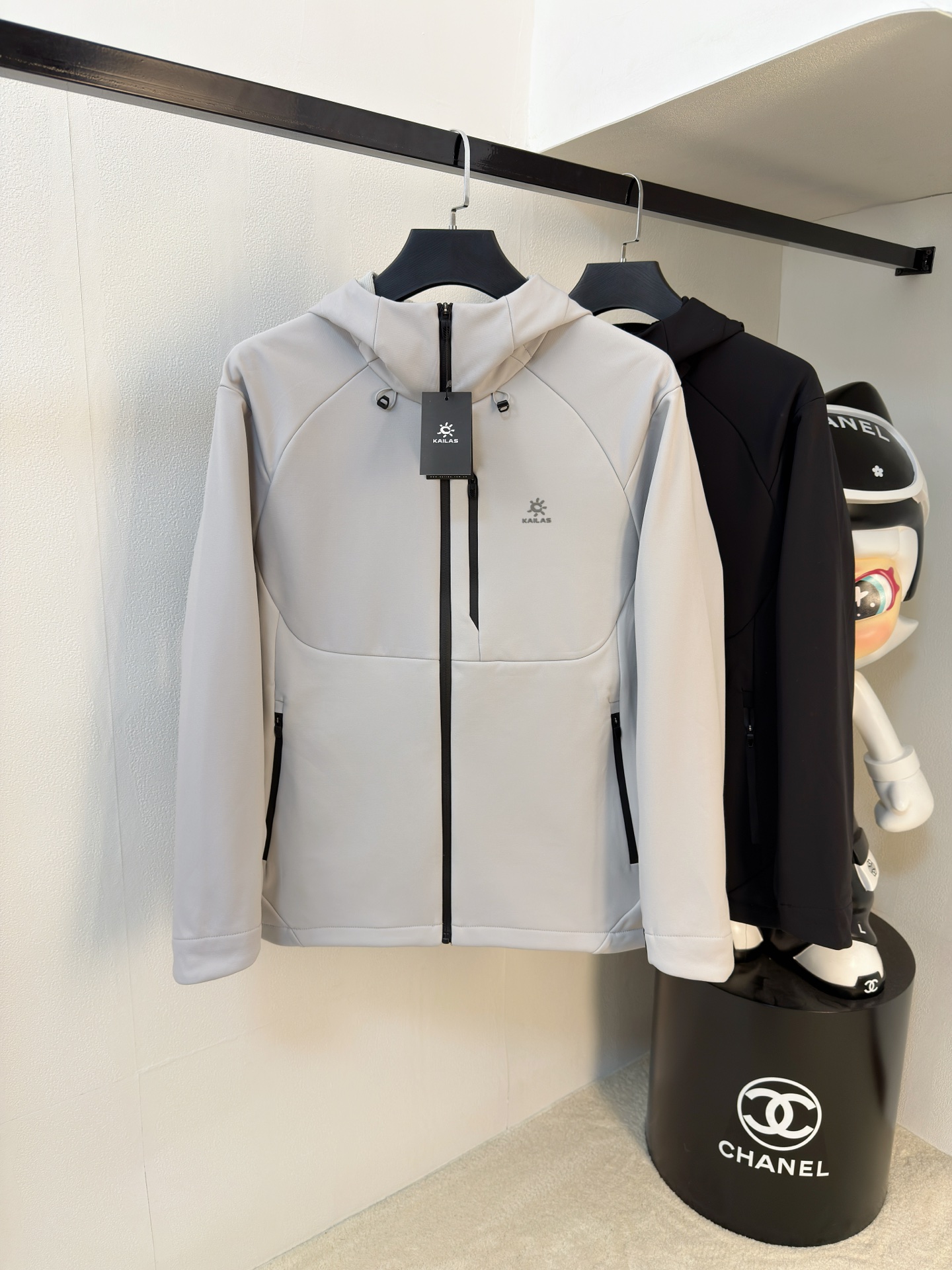 NO:655798,Kailer Stone 25ss Early Autumn [New Product] New Casual Cotton Jacket at the Autumn and Winter Counter!  Ultra-avant-garde design style, delicate and comfortable, very light to wear and not easy to wrinkle. Multiple craftsmanship. The overall design is quite visual. The upper body is casual and stylish, with a certain degree of stiffness. It is definitely at the forefront of fashion. It is recommended for urban leisure. Size M-3XL, jackets & coats, alexander wang19860909凯乐石25ss早秋【新品】秋冬专柜新款休闲棉服外套！超前卫设计风格 细腻舒适 穿着非常轻便不易起皱.多重重工艺 整体的设计颇具视觉感,上身休闲有型,有一定的挺括度,绝对走在时尚最尖端的气质感推荐,都市休闲必备.码数M-3XL,,jackets & coats,alexander wang,Men's clothing