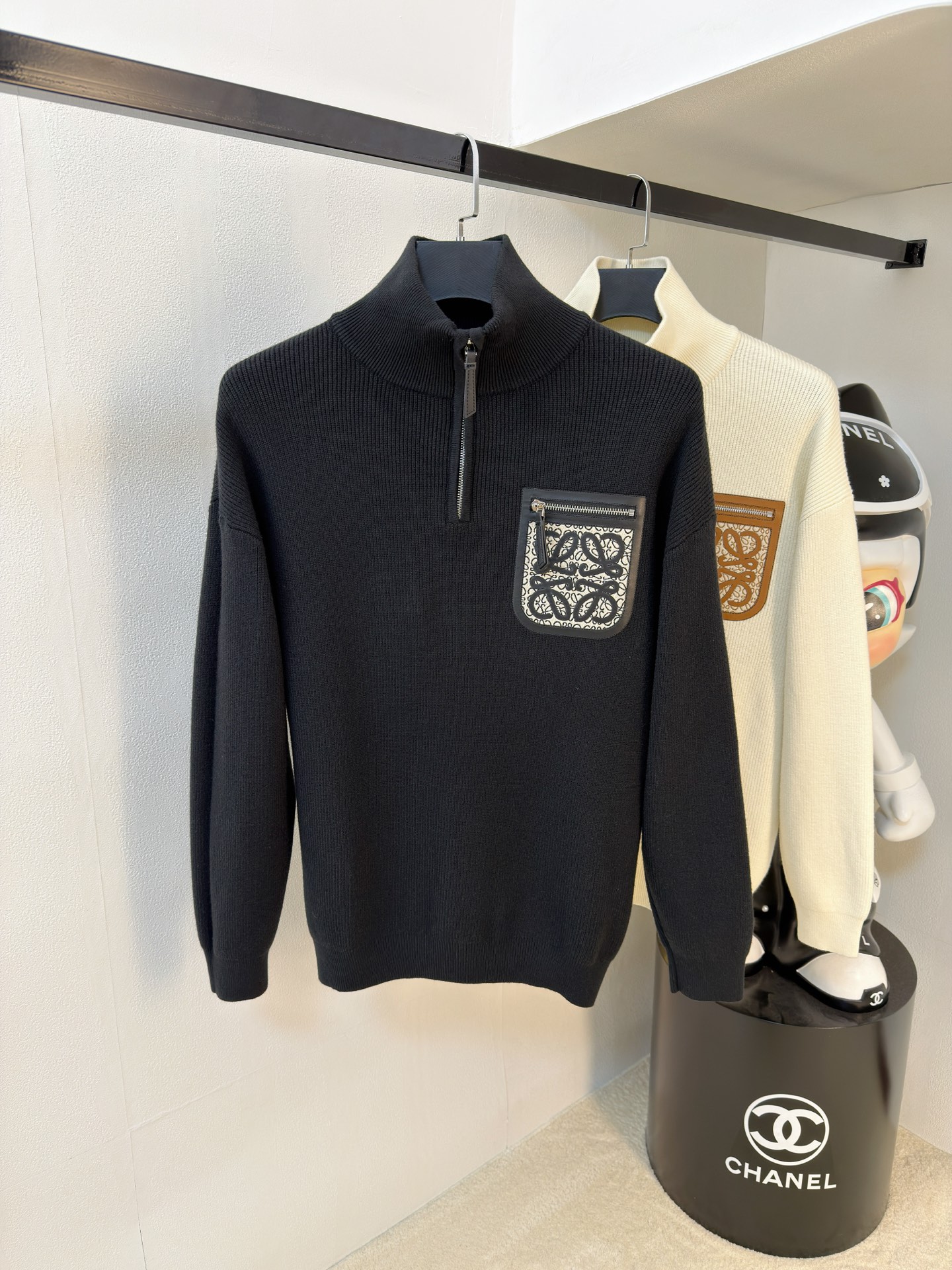 NO:662057,Luo Yiwei 25ss autumn and winter [new product] sweater is exclusively for hard goods, imported original technical wool worsted!  The fine knitting is integrated, and the color mixed weaving is purely handmade. The grade is extremely high, highlighting the taste and luxury of clothing. The craftsmanship is exquisite!  Customized original craftsmanship threaded upper body, so handsome, purchasing agent level counter, same style for men and women, size M-3Xl,,loewe,sweaters, 19860909罗意威25ss秋冬【新品】毛衣专供狠货,进口原版科技羊毛精纺！精细针织一体,色彩混织纯手工技艺呈现 档次极高,凸显衣着品味与奢华 工艺精湛！定制原版工艺螺纹上身帅到爆,代购级别专柜男女同款 码数M-3Xl,,loewe,sweaters, ,Men's clothing