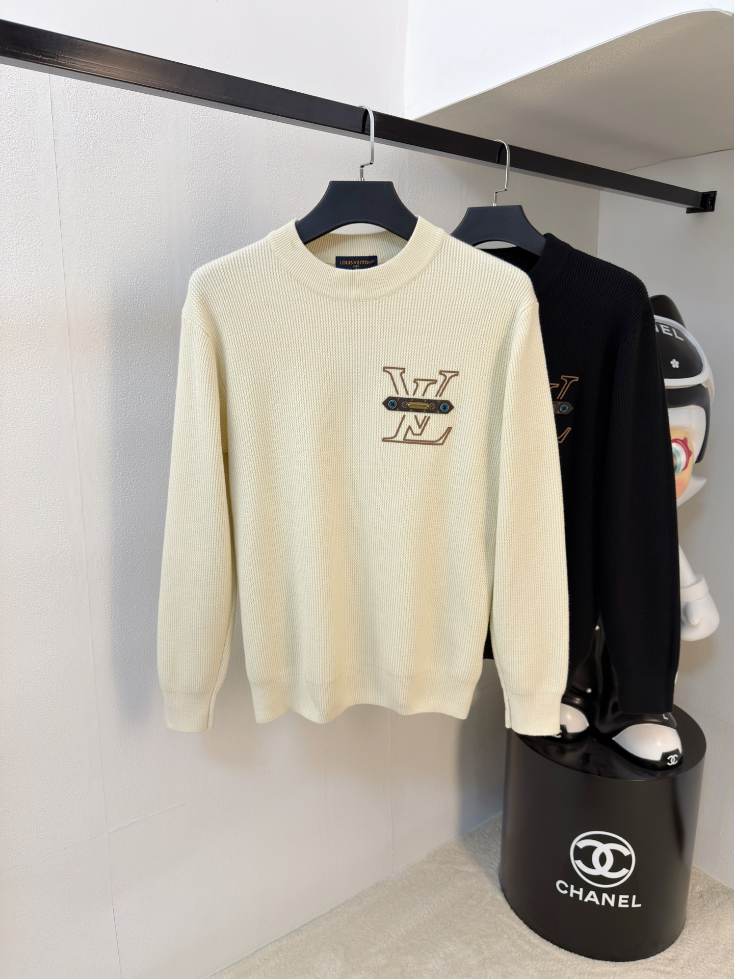 NO:662061,LV 25ss autumn and winter [new product] sweater is exclusively for the hard goods, imported original technical wool worsted!  The fine knitting is integrated, and the color mixed weaving is purely handmade. The grade is extremely high, highlighting the taste and luxury of clothing. The craftsmanship is exquisite!  Customized original craftsmanship threaded upper body, extremely handsome, purchasing agent level counter, same style for men and women, size M-3Xl,, louis vuitton, sweaters,  19860909LV 25ss秋冬【新品】毛衣专供狠货,进口原版科技羊毛精纺！精细针织一体,色彩混织纯手工技艺呈现 档次极高,凸显衣着品味与奢华 工艺精湛！定制原版工艺螺纹上身帅到爆,代购级别专柜男女同款 码数M-3Xl,,louis vuitton,sweaters, ,Men's clothing