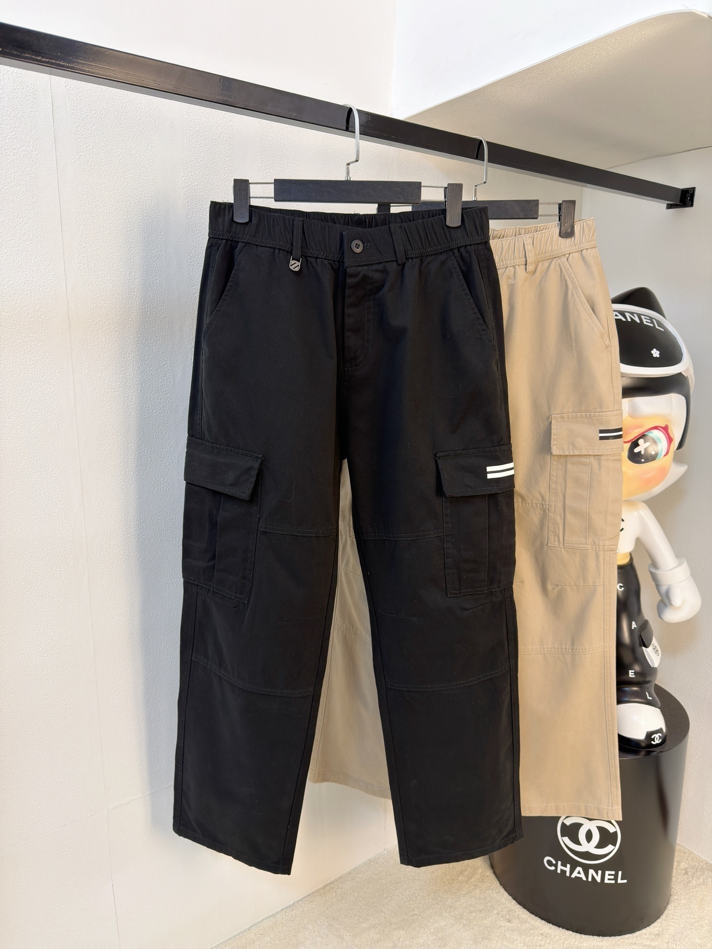 NO:682709,LP autumn and winter [new product] new overalls and casual pants!  Iconic brand logos are embroidered on the body, and customized brand-engraved hardware accessories are provided to highlight the brand style. Imported fabrics are carefully made, soft, comfortable and breathable, fashionable and casual items, versatile and good-looking. Sizes: M-3XL, loro piana,19860909LP 秋冬【新品】新款工装裤休闲裤！身上刺绣标志性品牌标识,客供定制品牌刻印五金配件,彰显品牌格调,进口面料精心打造,柔软舒适透气,时尚休闲单品,百搭好看.尺码:M-3XL,,loro piana,,Men's clothing