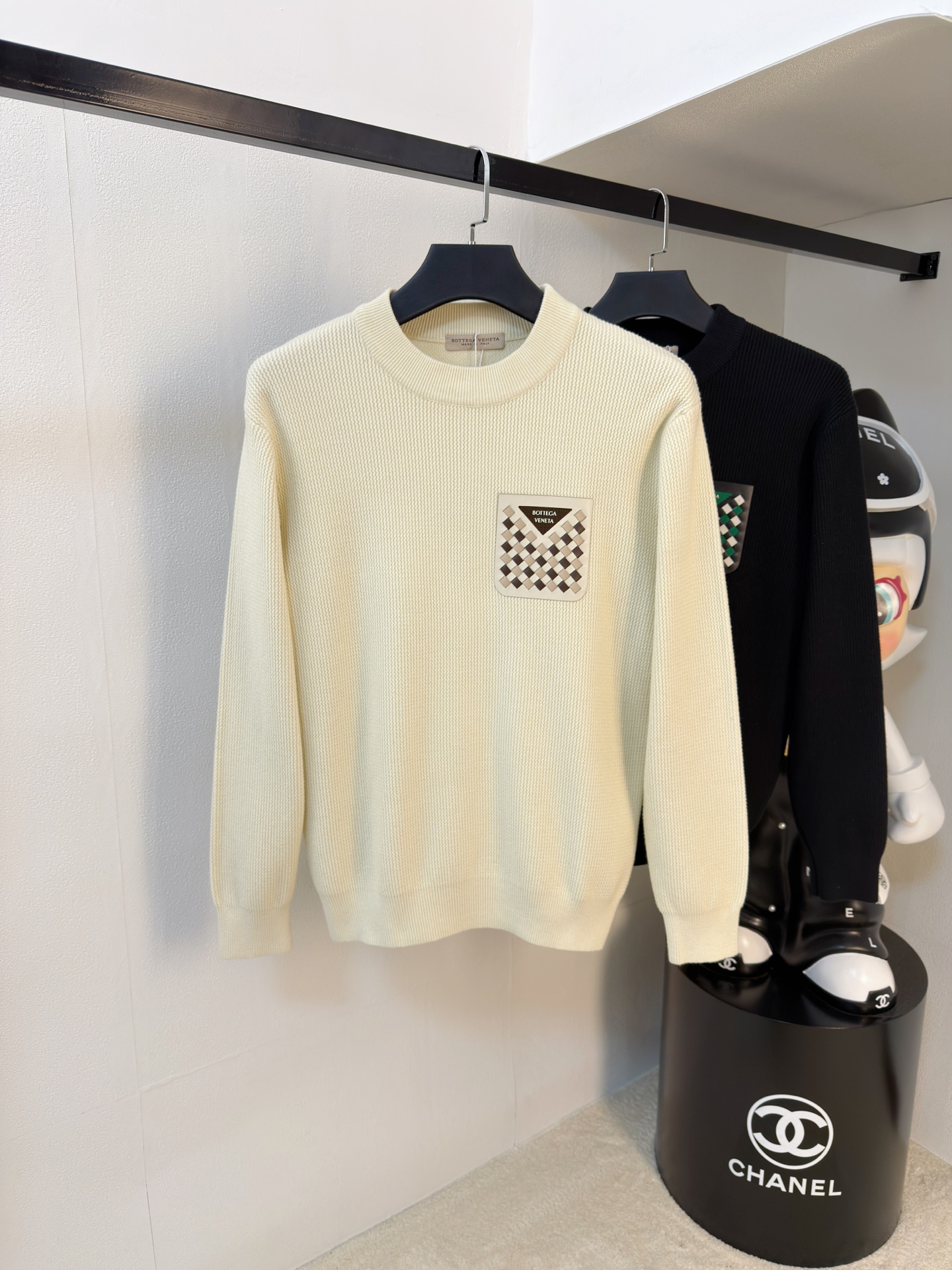 NO:692371,BV 25ss autumn and winter [new product] sweater is exclusively for the toughest products, imported original technical wool worsted!  The fine knitting is integrated, and the color mixed weaving is purely handmade. The grade is extremely high, highlighting the taste and luxury of clothing. The craftsmanship is exquisite!  Customized original craftsmanship threaded upper body, extremely handsome, purchase level counter, same style for men and women, size M-3Xl,,bottega veneta,sweaters,19860909BV 25ss秋冬【新品】毛衣专供狠货,进口原版科技羊毛精纺！精细针织一体,色彩混织纯手工技艺呈现 档次极高,凸显衣着品味与奢华 工艺精湛！定制原版工艺螺纹上身帅到爆,代购级别专柜男女同款 码数M-3Xl,,bottega veneta,sweaters,,Men's clothing