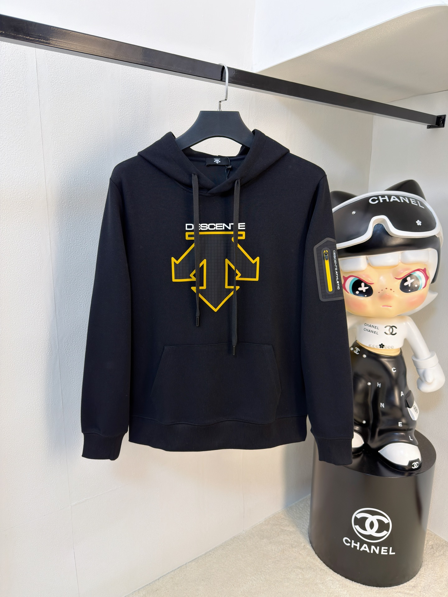 NO:692348,Descente 25SS [New Product] The latest and top version of exquisitely crafted hooded sweatshirt, top quality counter original pullover, top quality imported fabrics, counter quality heavy embroidery design, imported high-end custom fabrics, imported silk threads with first-class feel!  The same styles for men and women are on sale on the official website!  Three complete standards, size M-3XL,,hoodie,sweatshirts,hats,19860909迪桑特25SS【新品】最新最顶级版本精美工艺连帽卫衣,最顶级的品质专柜原单套头衫,顶级制作工艺进口面料,专柜品质重工刺绣设计,采用进口高端订制面料,进口丝线手感一流！男女同款官网在售！三标齐全 码数M-3XL,,hoodie,sweatshirts,hats,,Men's clothing