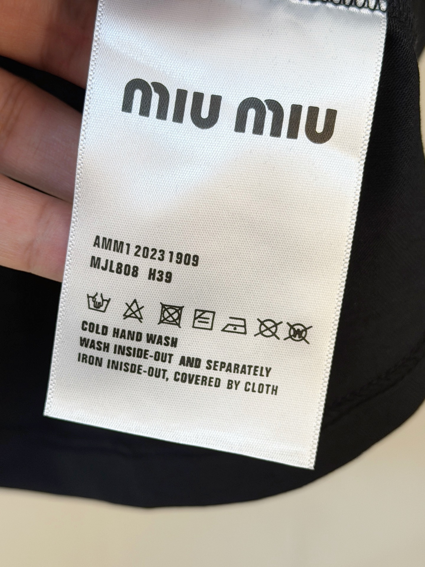 Pmiumiu2026夏季新款短袖T恤，个性艺术系列全网独家首发 百搭款细节处理完美纯棉面料十分精致 原