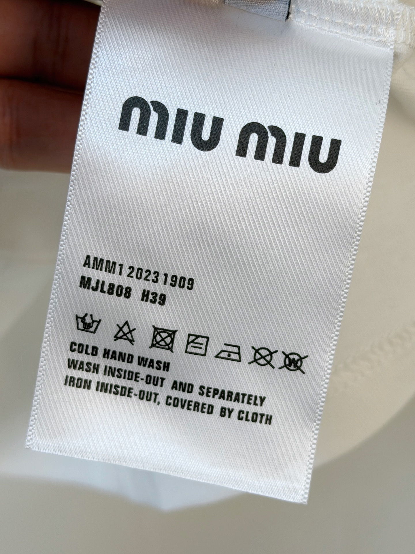 Pmiumiu2026夏季新款短袖T恤，个性艺术系列全网独家首发 百搭款细节处理完美纯棉面料十分精致 原