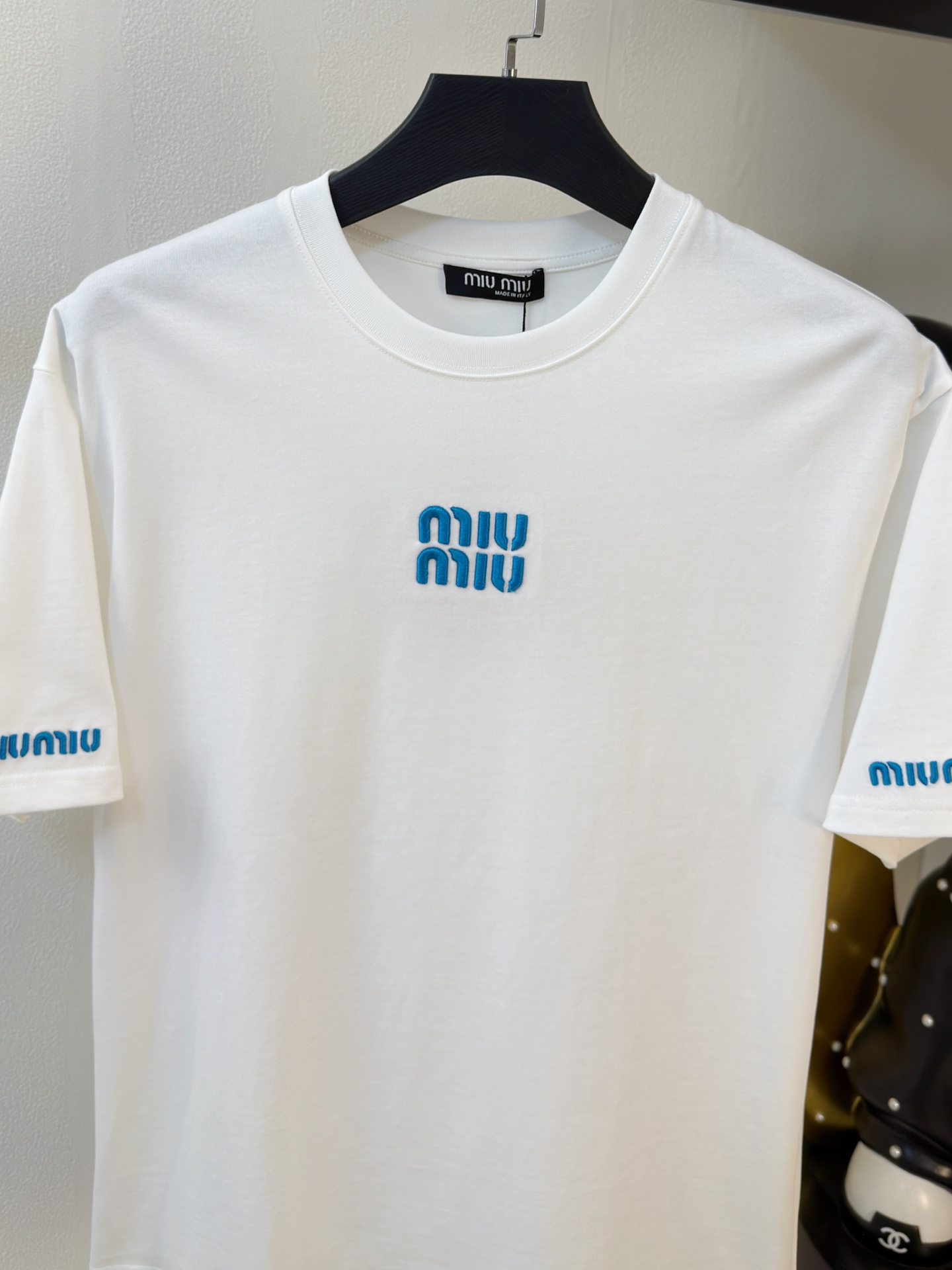 Pmiumiu2026夏季新款短袖T恤，个性艺术系列全网独家首发 百搭款细节处理完美纯棉面料十分精致 原