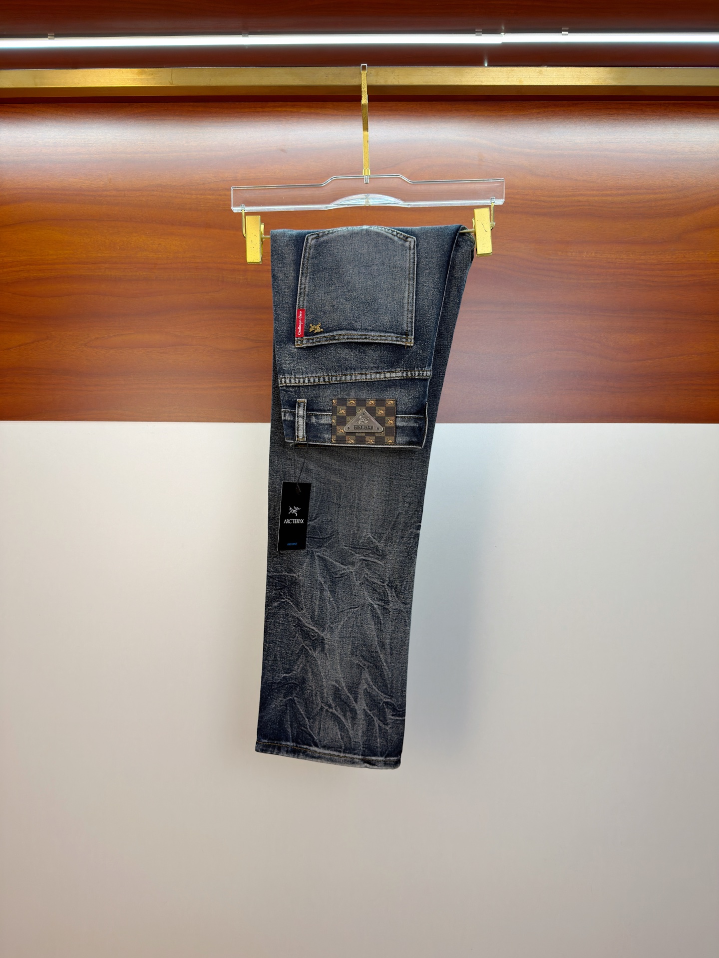 NO:761590,Arc'teryx [new product] High-end exclusive sale 26SS four-season super hot street jeans, the best jeans in the series. Exclusively launched. Original customized high-end quality fabric. Customized hardware version. Slim tailoring. The fabric is stretchy. Micro-elastic upper body is super comfortable. A must-have item!  Counter sizes 29-38 (no 35, no 37), arc'teryx,jeans,19860909始祖鸟【新品】高端独家发售 26SS四季款超燃炸街系列之最牛仔裤 独家隆重推出 原版定制高端品质面料 定制五金版型修身剪裁 面料带弹力 微弹上身舒适度超高 必爆单品！专柜尺码29-38（无35无37）,arc'teryx,jeans,,Men's clothing