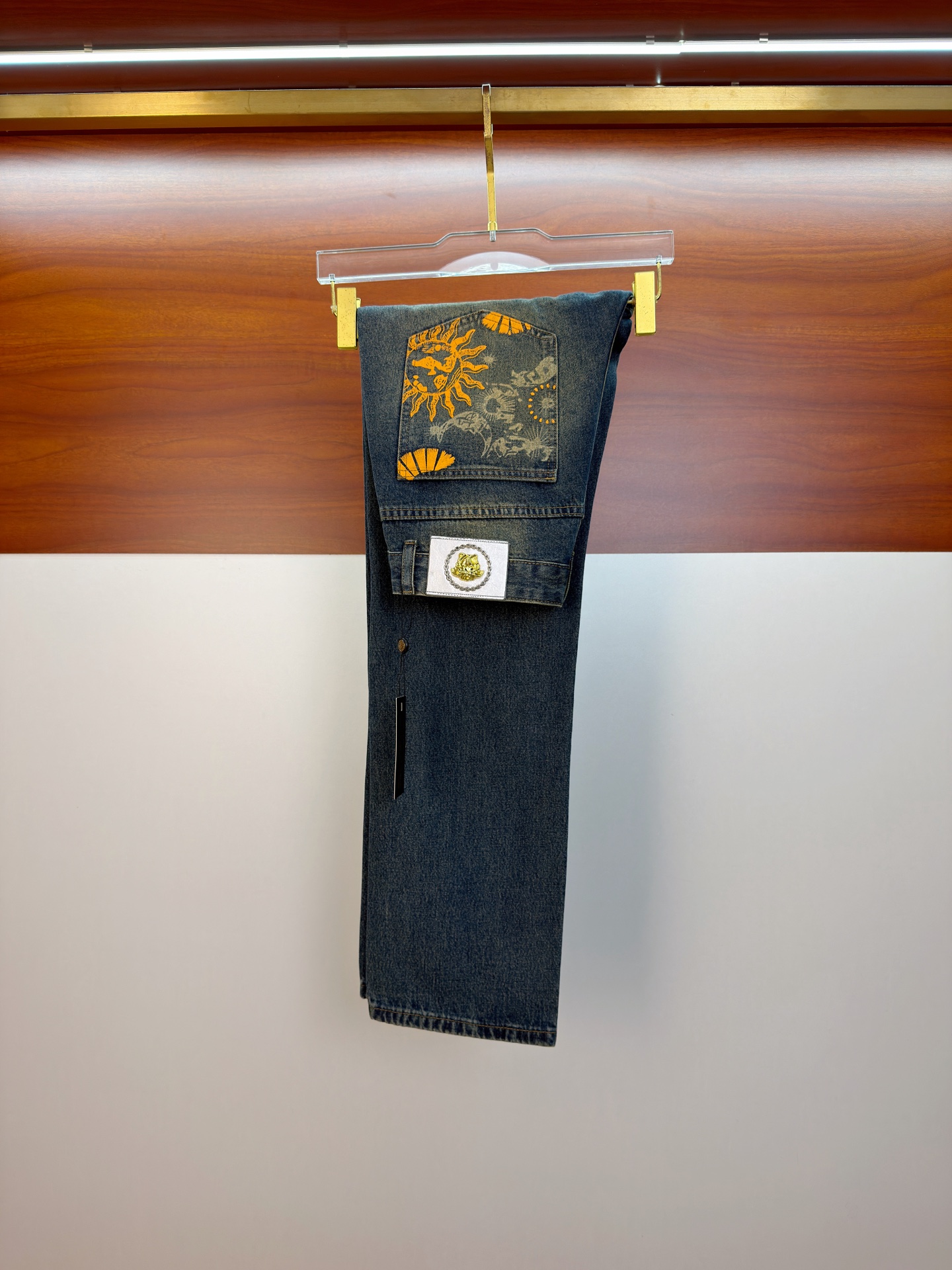 NO:761631,Versace [New Product] High-end Exclusive Sale 26SS Four Seasons Super Burning Street Jeans Series Exclusively and Grandly Launched Original Customized High-Quality Fabric Customized Hardware Version Slim Tailoring Fabric with Elasticity Micro-Stretch Upper Body Highly Comfortable A Must-Have Product!  Counter sizes 29-38 (no 35, no 37),,versace,jeans,19860909范思哲【新品】高端独家发售 26SS四季款超燃炸街系列之最牛仔裤 独家隆重推出 原版定制高端品质面料 定制五金版型修身剪裁 面料带弹力 微弹上身舒适度超高 必爆单品！专柜尺码29-38（无35无37）,,versace,jeans,,Men's clothing