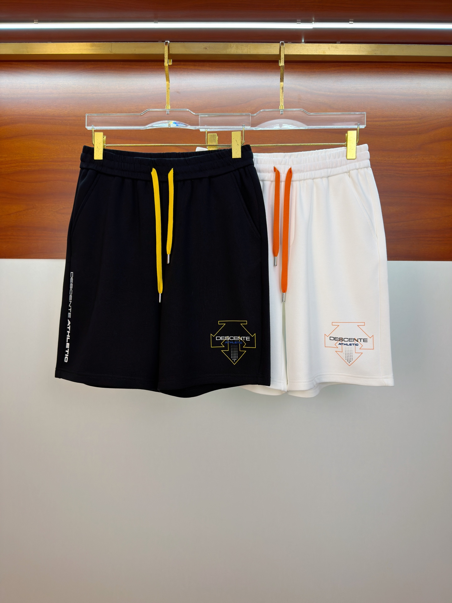 NO:936218,Descente 2026 spring and summer new casual shorts!  On sale simultaneously on the official website. Customized brand classic LOGO, customized fabrics, excellent comfort, strong touch. Highly recognizable, perfect appearance and craftsmanship. Sizes M-3XL,,shorts,19860909迪桑特2026春夏新款休闲短裤！官网同步发售.定制品牌经典LOGO,定制面料,舒适度极好,手触感强烈.辨识度极高,完美品相工艺. 尺码M-3XL,,shorts,,Men's clothing