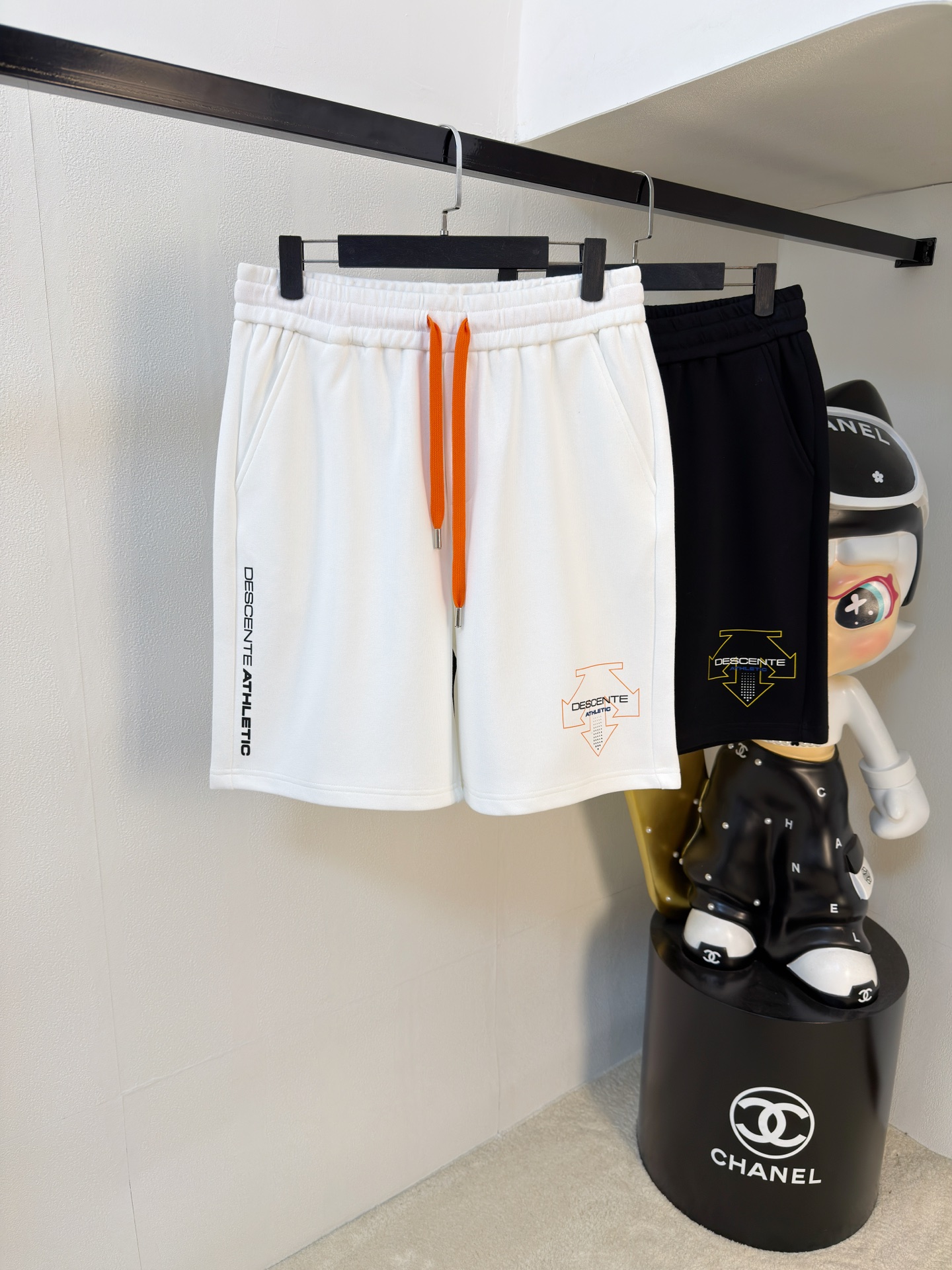NO:907858,Descente 2026 spring and summer new casual shorts!  On sale simultaneously on the official website. Customized brand classic LOGO, customized fabrics, excellent comfort, strong touch. Highly identifiable, perfect appearance and craftsmanship. Sizes M-3XL,,shorts,19860909迪桑特2026春夏新款休闲短裤！官网同步发售.定制品牌经典LOGO,定制面料,舒适度极好,手触感强烈.辨识度极高,完美品相工艺. 尺码M-3XL,,shorts,,Men's clothing