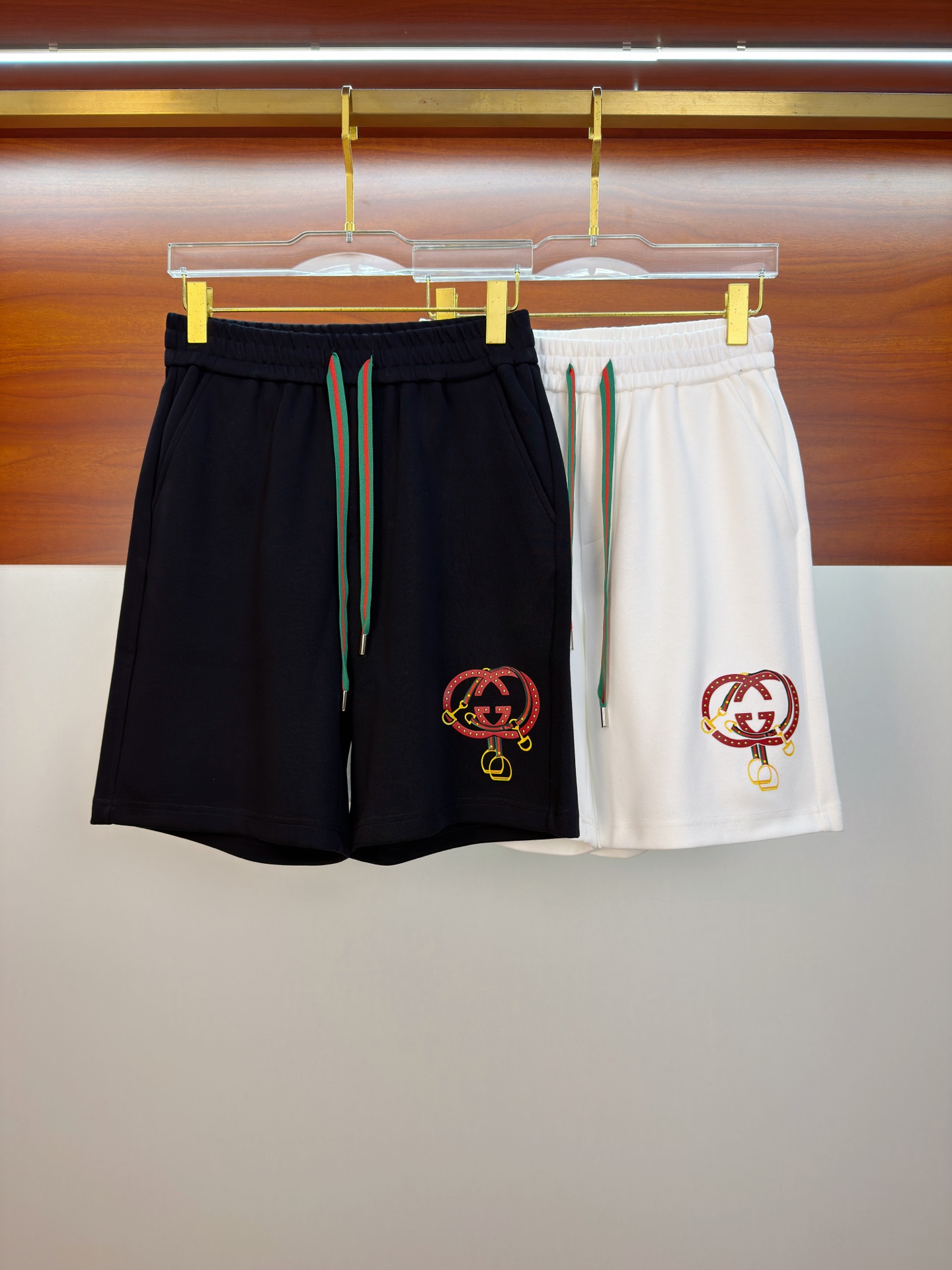 NO:936201,Gucci 2026 spring and summer new casual shorts!  On sale simultaneously on the official website. Customized brand classic LOGO, customized fabrics, excellent comfort, strong touch. Highly recognizable, perfect appearance and craftsmanship. Sizes M-3XL,, gucci, shorts,19860909古驰2026春夏新款休闲短裤！官网同步发售.定制品牌经典LOGO,定制面料,舒适度极好,手触感强烈.辨识度极高,完美品相工艺. 尺码M-3XL,,gucci,shorts,,Men's clothing