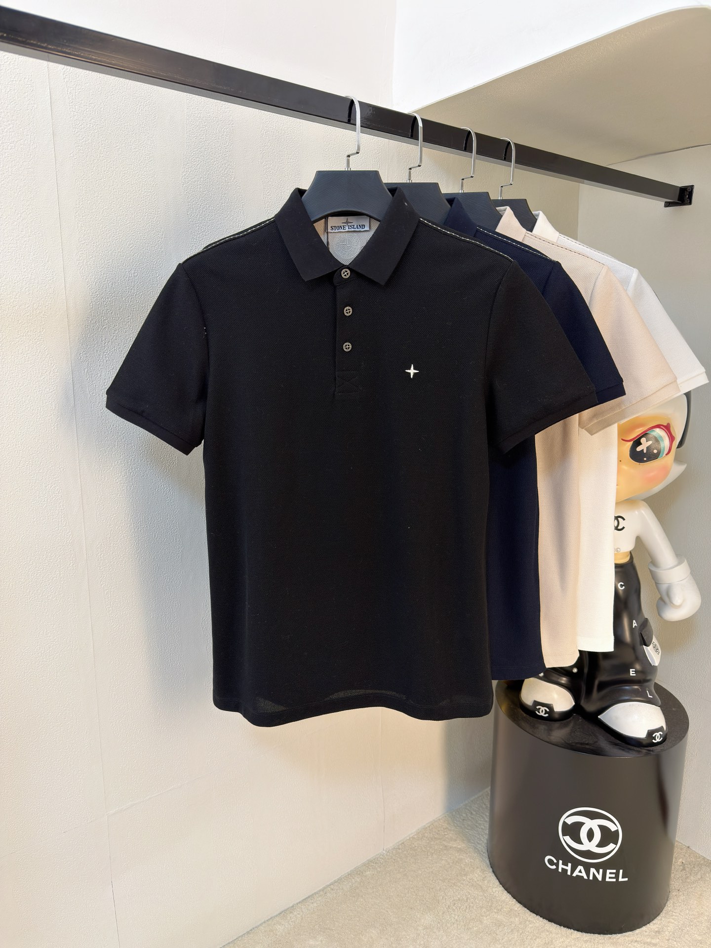 NO:936230,Stone 2026 spring and summer new men's top short-sleeved T-shirt polo brand's latest design elements!  It’s neither monotonous nor complicated, just the right amount to show off your taste!  Customized Yilite top original exclusive fabrics for customers!  Breathability, comfort and breathability are not a problem at all, and the unique luxury feel of the fabric presents a simple and elegant temperament!  The matching design has the brand’s unique style charm!  Standard cut design!  Every detail is in sync with high-end fashion. Sizes: M-3XL multi-color, T-shirt, tees, t-shirt,19860909石头2026春夏新款男士顶级短袖T恤polo品牌最新设计元素！既不单调也不复杂,恰到好处的展现品味！客供定制伊力特顶级原版专属面料！透气舒适透气根本不在话下,面料独具的高奢感呈现简约优雅气质！搭配设计极具品牌独特风格魅力！标准裁剪设计！每一处细节都是与高端时尚同步的体现.尺码:M-3XL 多色,,T-shirt,tees，t-shirt,,Men's clothing
