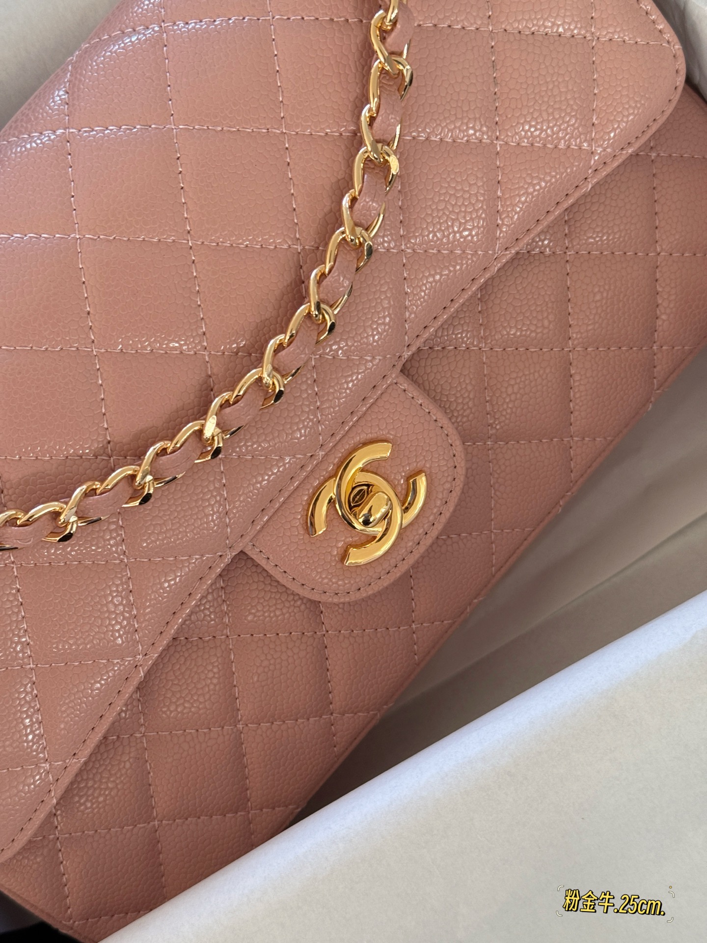 Elegante Bolso Chanel CF Rosa de Piel Caviar con Cadena Dorada 3 i1747457692463 1341 0 1
