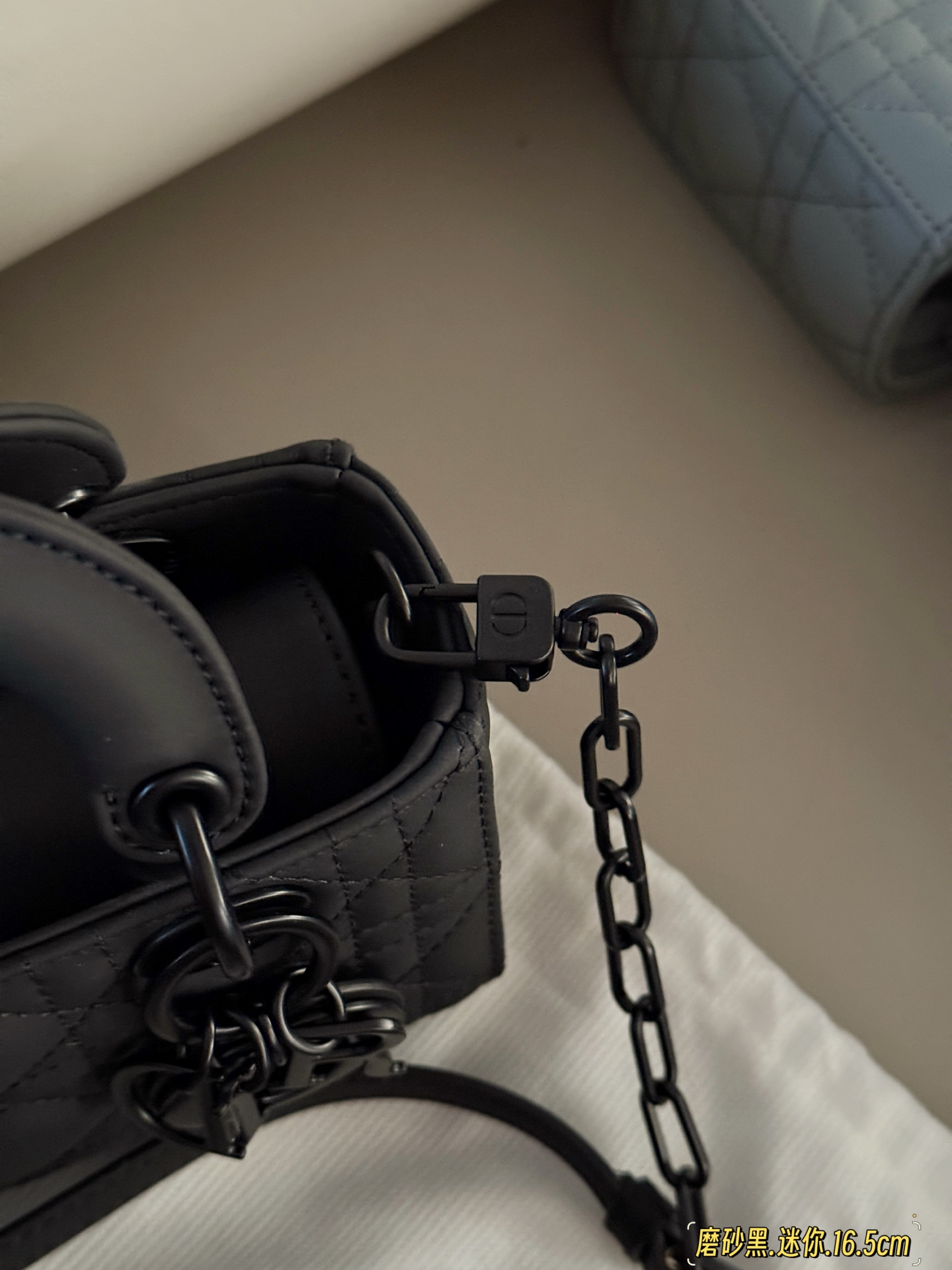 Bolso Lady Dior Mini de Piel de Cordero Negra con Acabado Mate 7 i1748394141188 9350 0 5