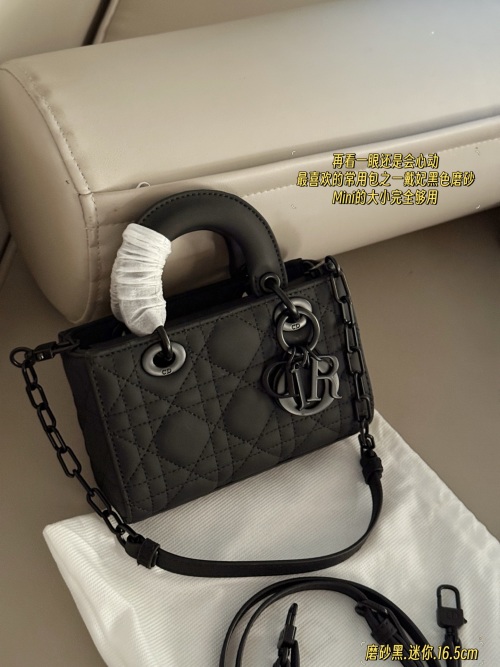 Bolso Lady Dior Mini de Piel de Cordero Negra con Acabado Mate 16 Bolso Lady Dior Mini de Piel de Cordero Negra con Acabado Mate