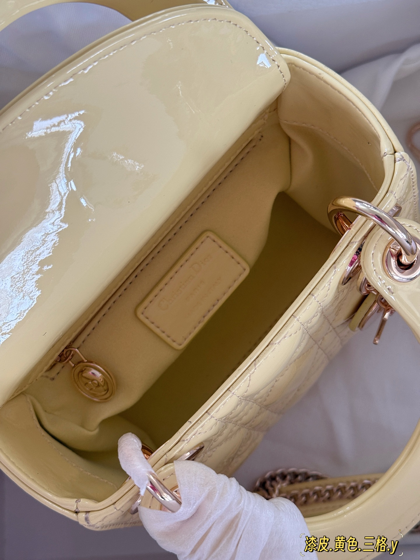 Bolso Lady Dior Amarillo Piel Charol Mini con Tres Compartimentos 9 i1748997367854 8943 0 7