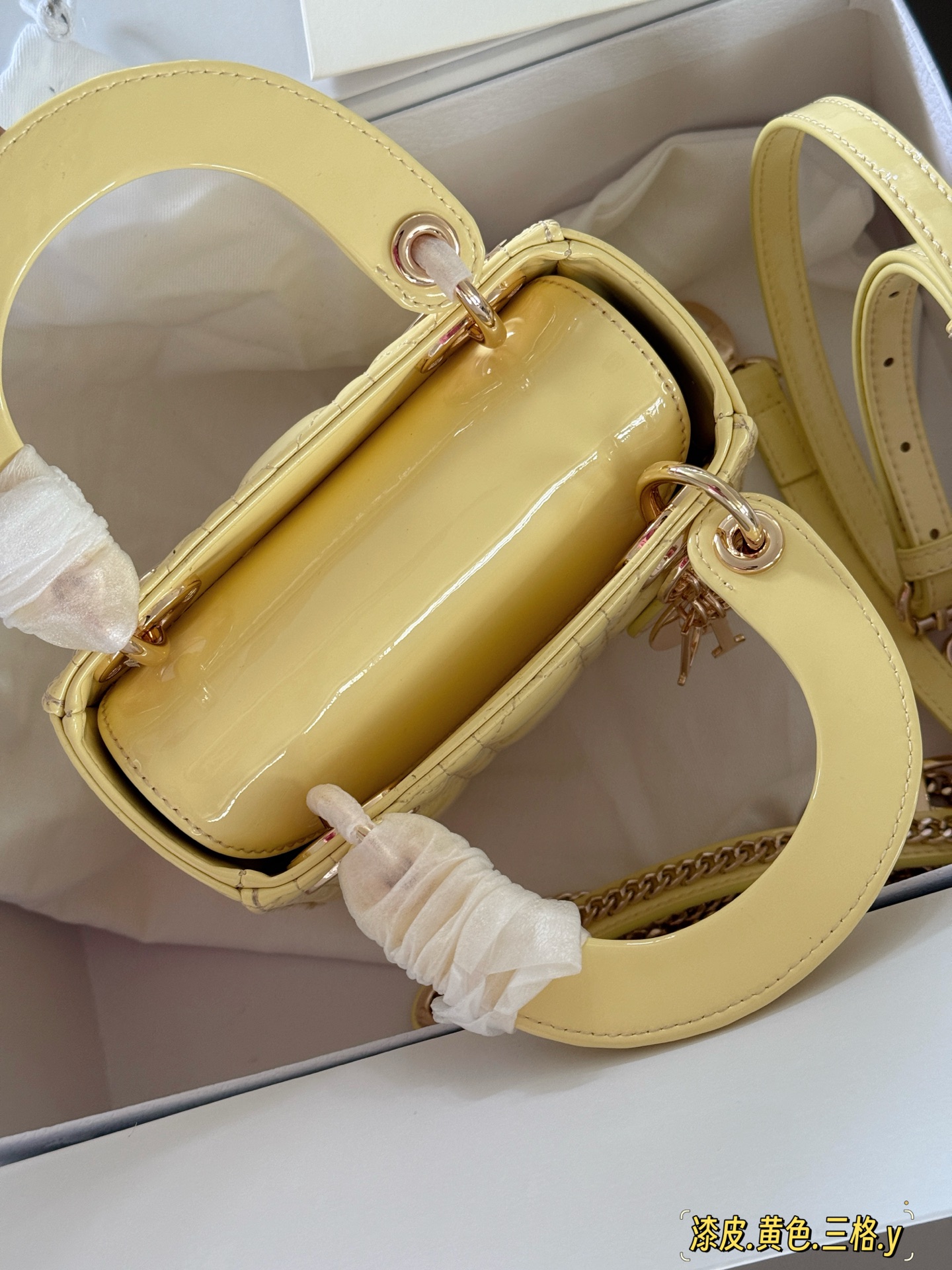 Bolso Lady Dior Amarillo Piel Charol Mini con Tres Compartimentos 8 i1748997369130 8746 0 6