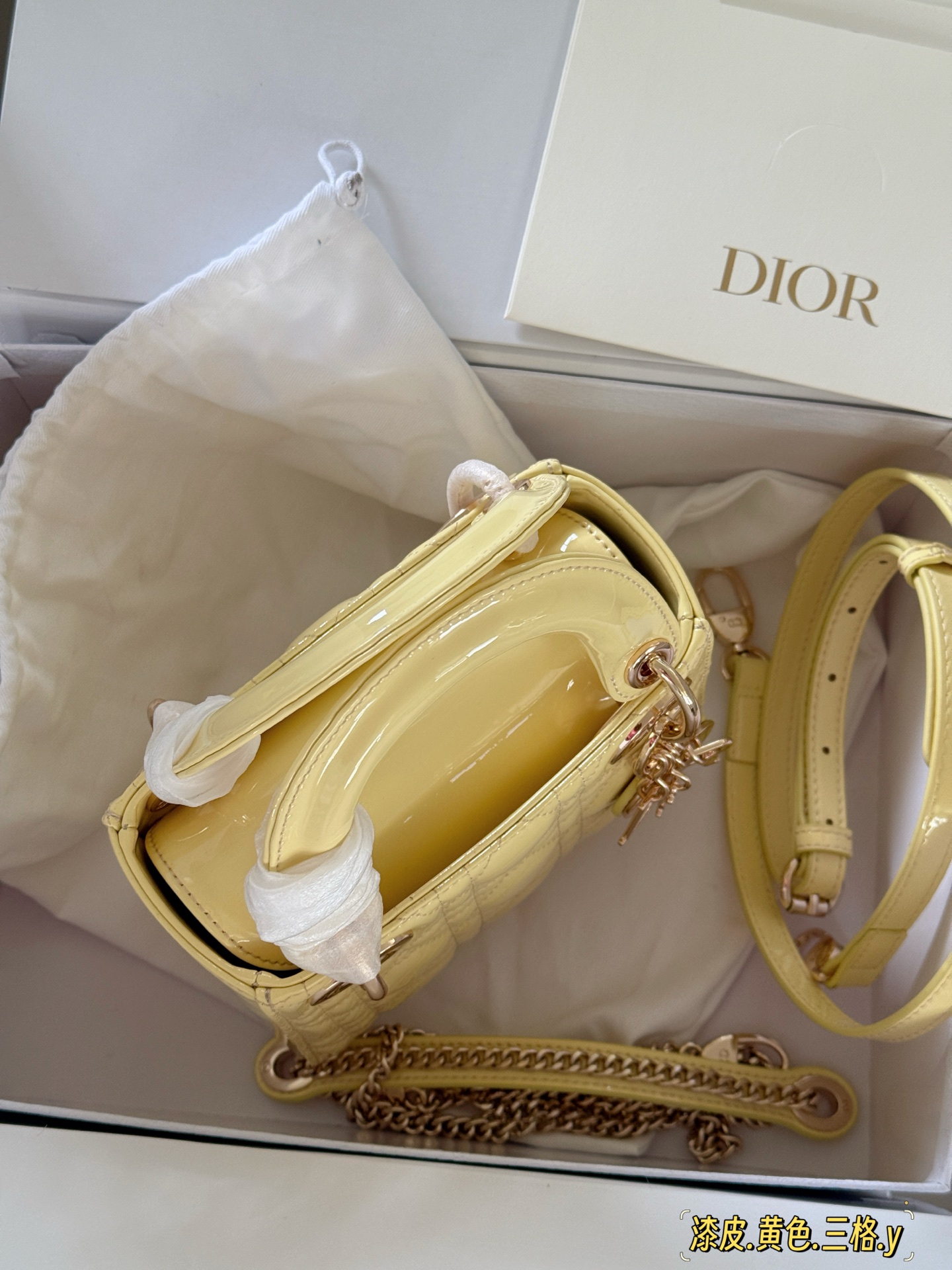 Bolso Lady Dior Amarillo Piel Charol Mini con Tres Compartimentos 6 i1748997369153 7359 0 4
