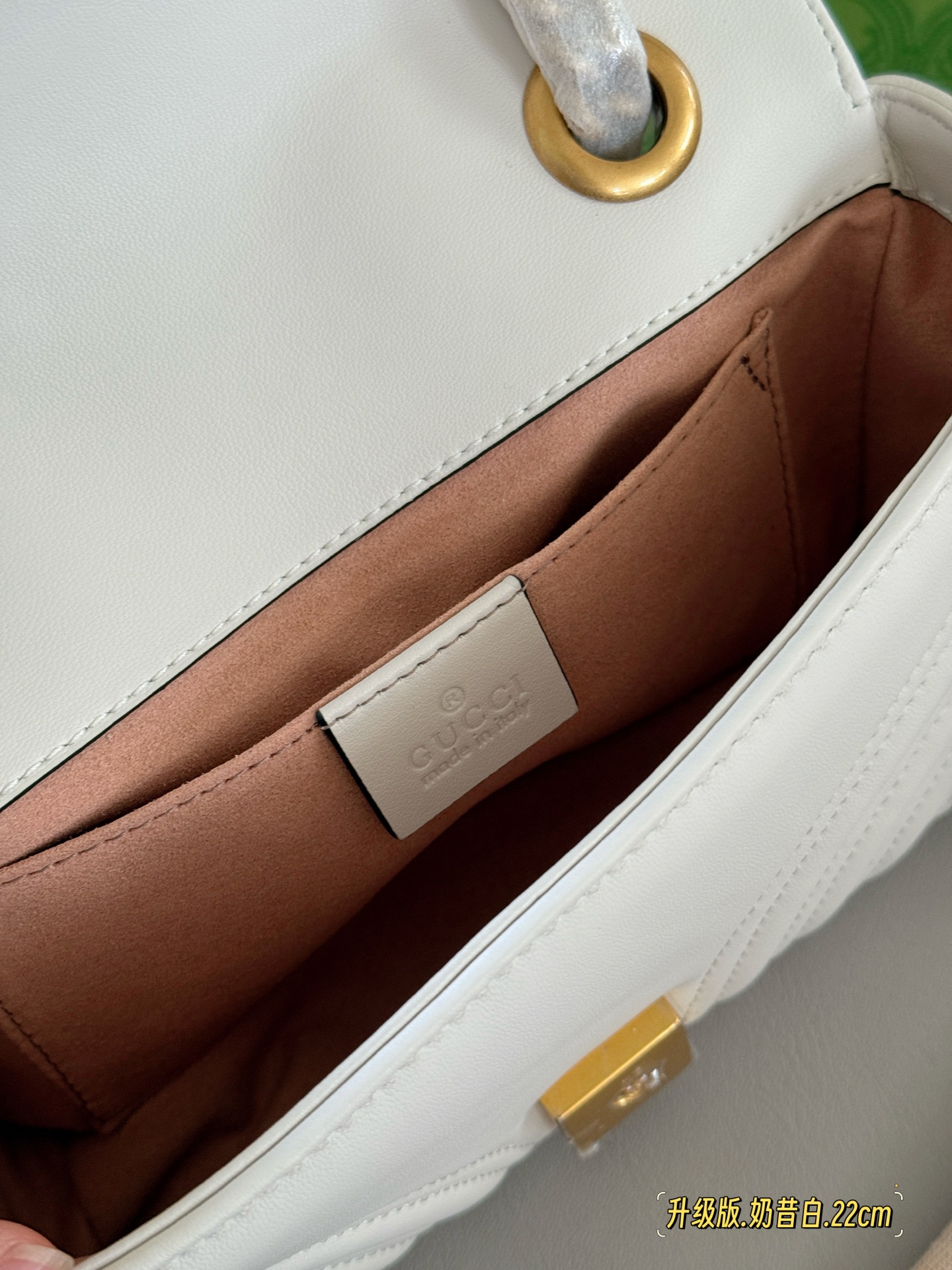Gucci Marmont Pequeño: Elegancia y Estilo en un Diseño Compacto 9 i1749001115644 3076 0 8