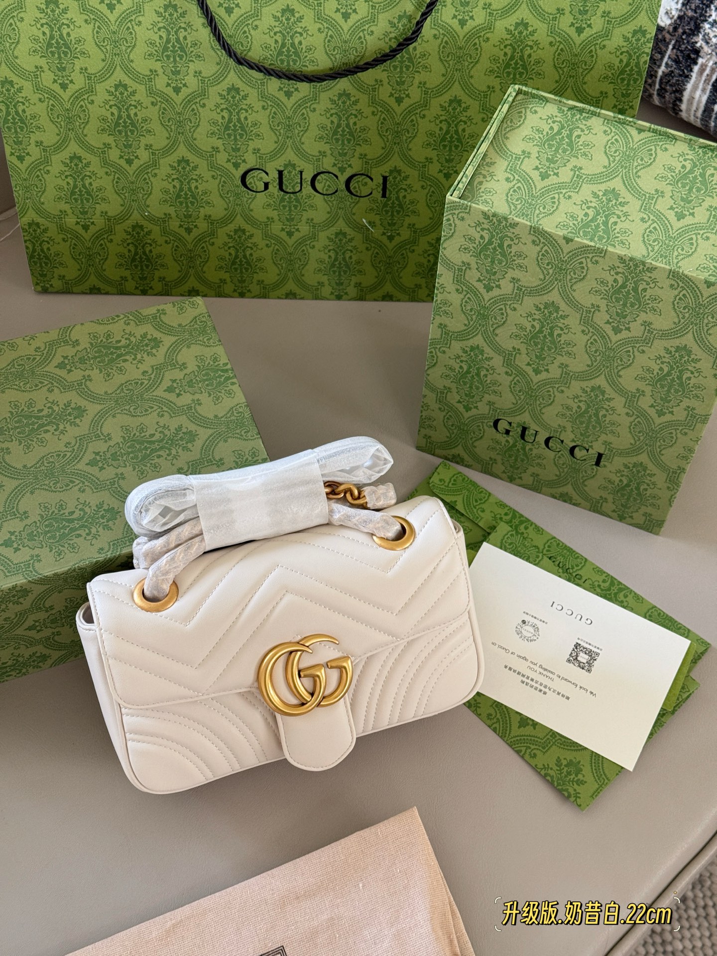 Gucci Marmont Pequeño: Elegancia y Estilo en un Diseño Compacto 4 i1749001115644 4356 0 2