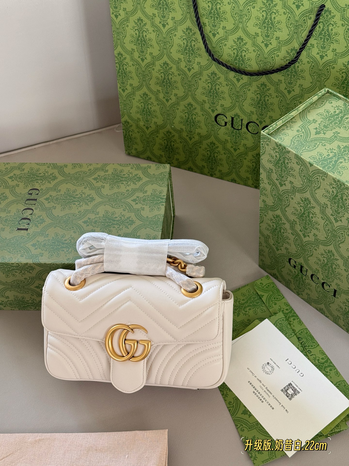 Gucci Marmont Pequeño: Elegancia y Estilo en un Diseño Compacto 3 i1749001115647 2019 0 1
