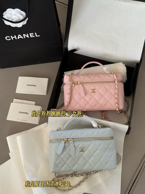 Chanel Quilted Leather Vanity Case with Chain Strap - Elegant & Versatile 1 Chanel Quilted Leather Vanity Case with Chain Strap – Elegant & Versatile