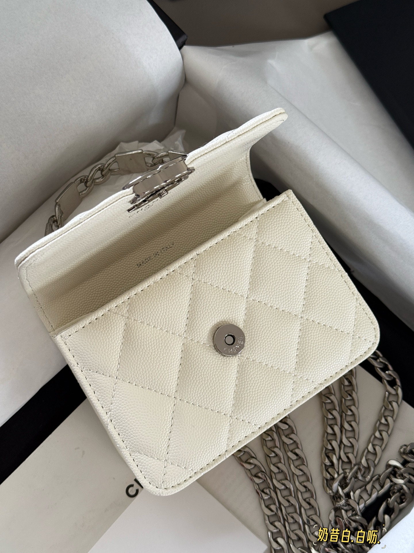 Chanel 22S Bolso Mini con Asa de Esmalte y Cadena, Color Crema 10 i1751248350454 5693 0 8