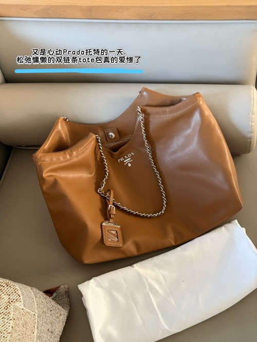 Prada Chain Tote Bag: Stylish & Functional, 39*26cm 1 Prada Chain Tote Bag: Stylish & Functional, 39*26cm