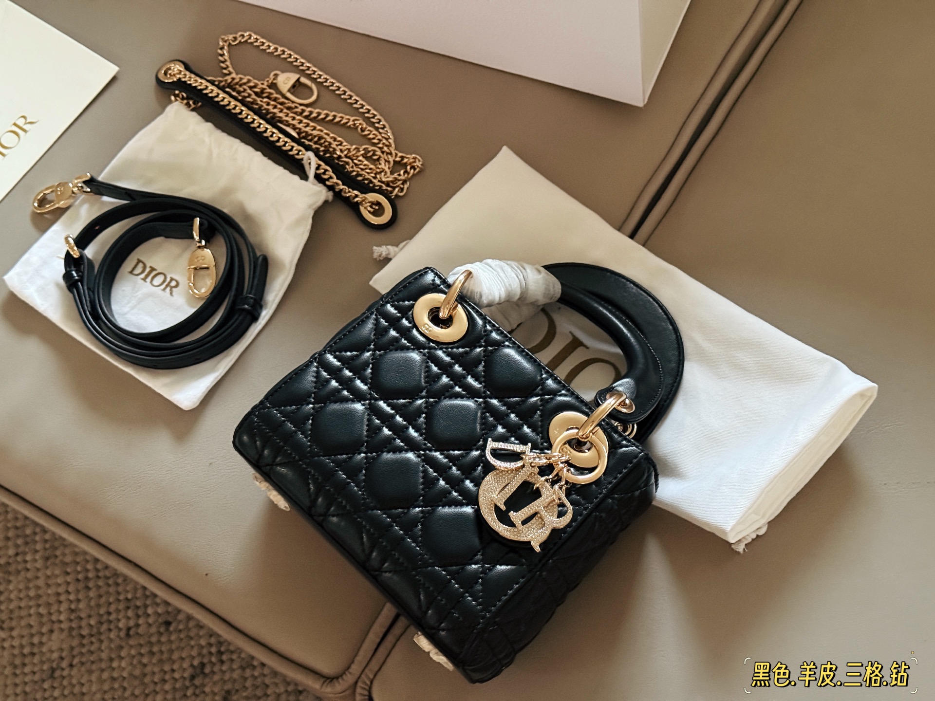 Bolso Lady Dior Mini con Adornos de Diamantes de Imitación 3 i1753585466747 3868 0 1