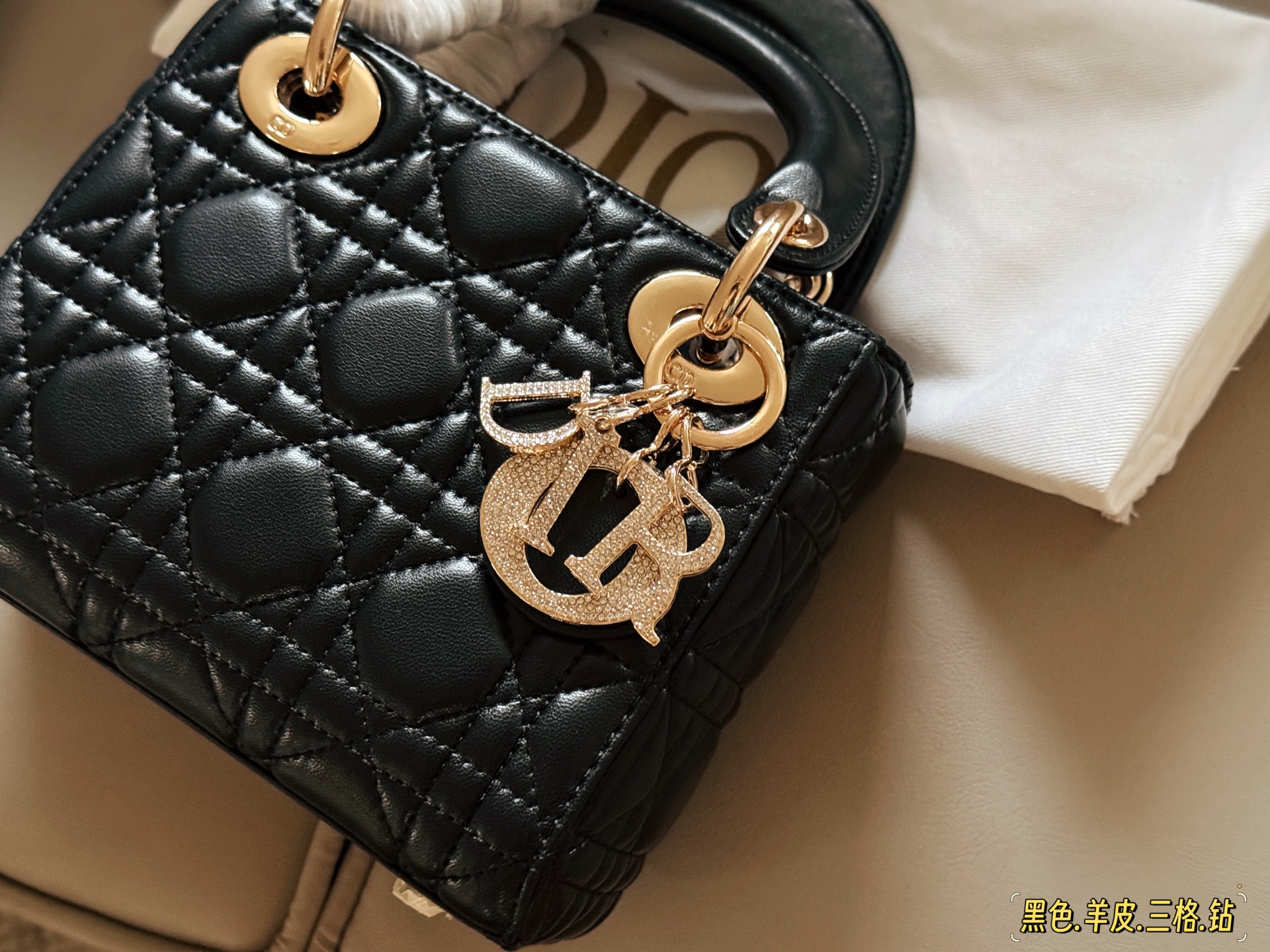 Bolso Lady Dior Mini con Adornos de Diamantes de Imitación 4 i1753585466747 6929 0 2