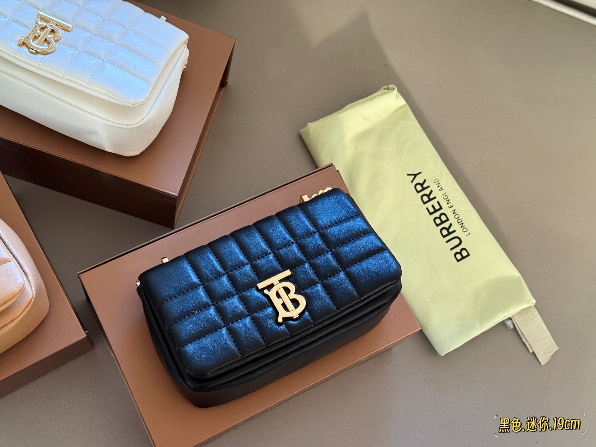 Burberry Lola Chain Bag Quilted Leather Crossbody Handbag,19*11cm