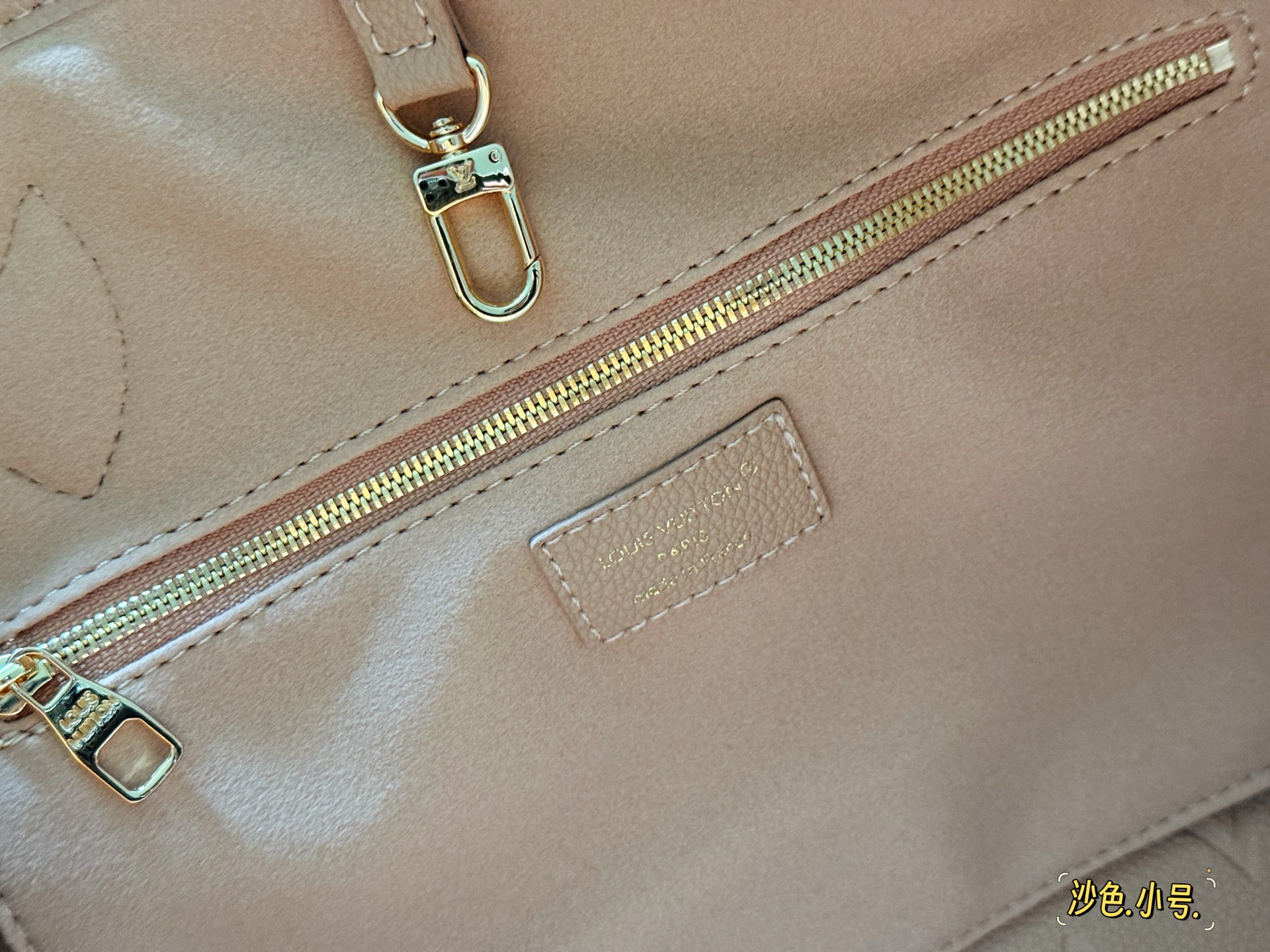 Louis Vuitton Neverfull Bolso de Mano Mediano en Cuero Embozado Sand 10 i1754706819133 4601 0 8