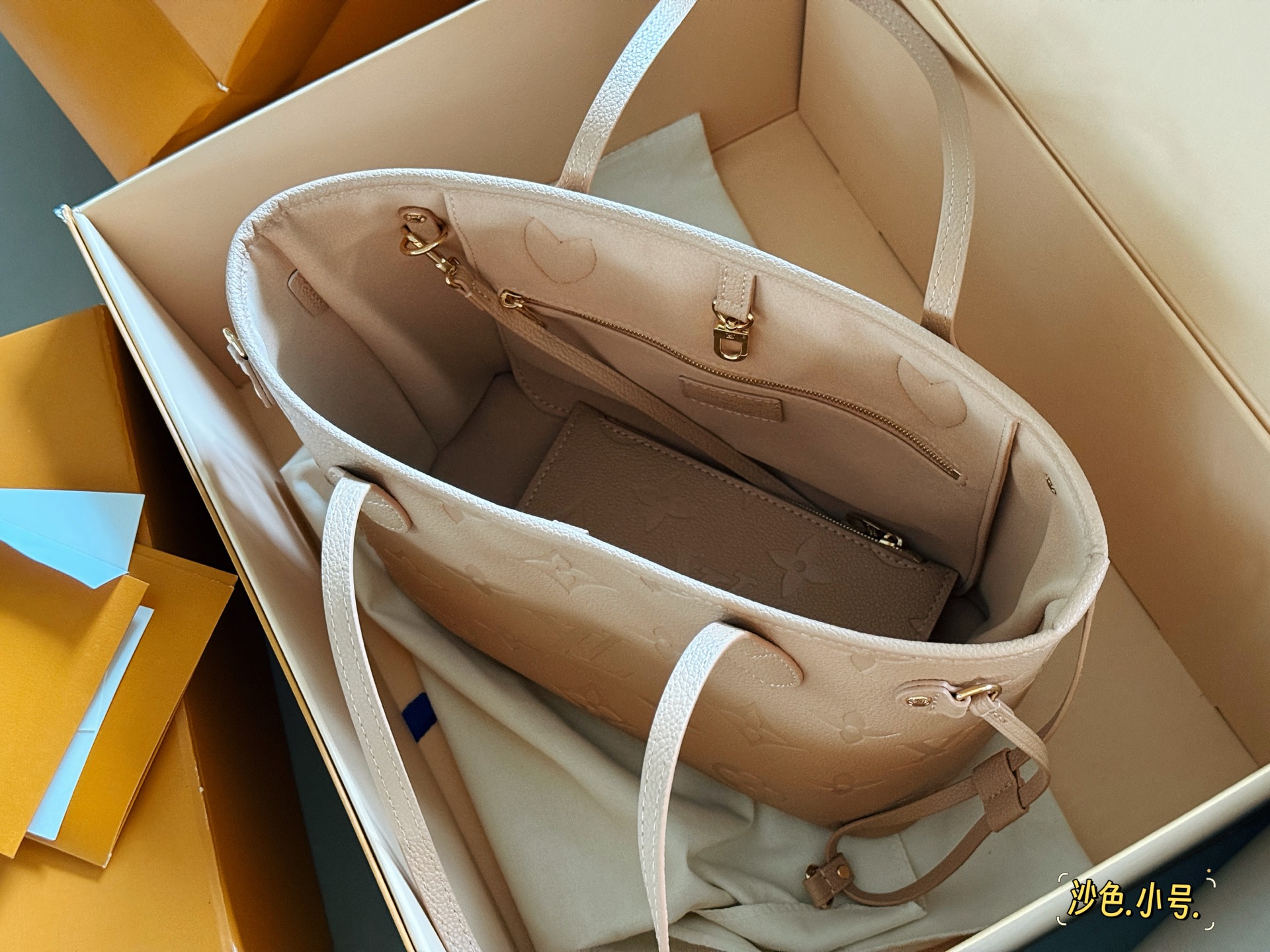 Louis Vuitton Neverfull Bolso de Mano Mediano en Cuero Embozado Sand 8 i1754706819137 7140 0 6