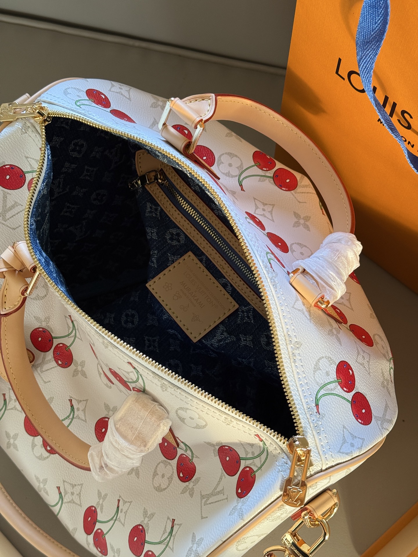 Louis Vuitton Speedy 30: Bolso Icónico con Diseño de Cerezas 8 i1754796868309 7330 0 7