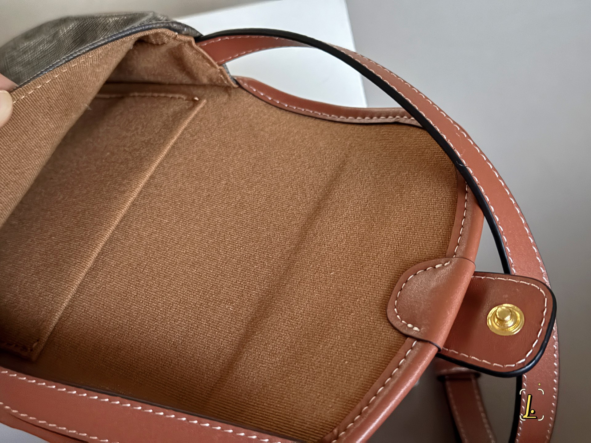 Bolso Bandolera Mini Besace Celine Triomphe en Lona y Piel de Becerro 9 i1754966182253 4786 0 7