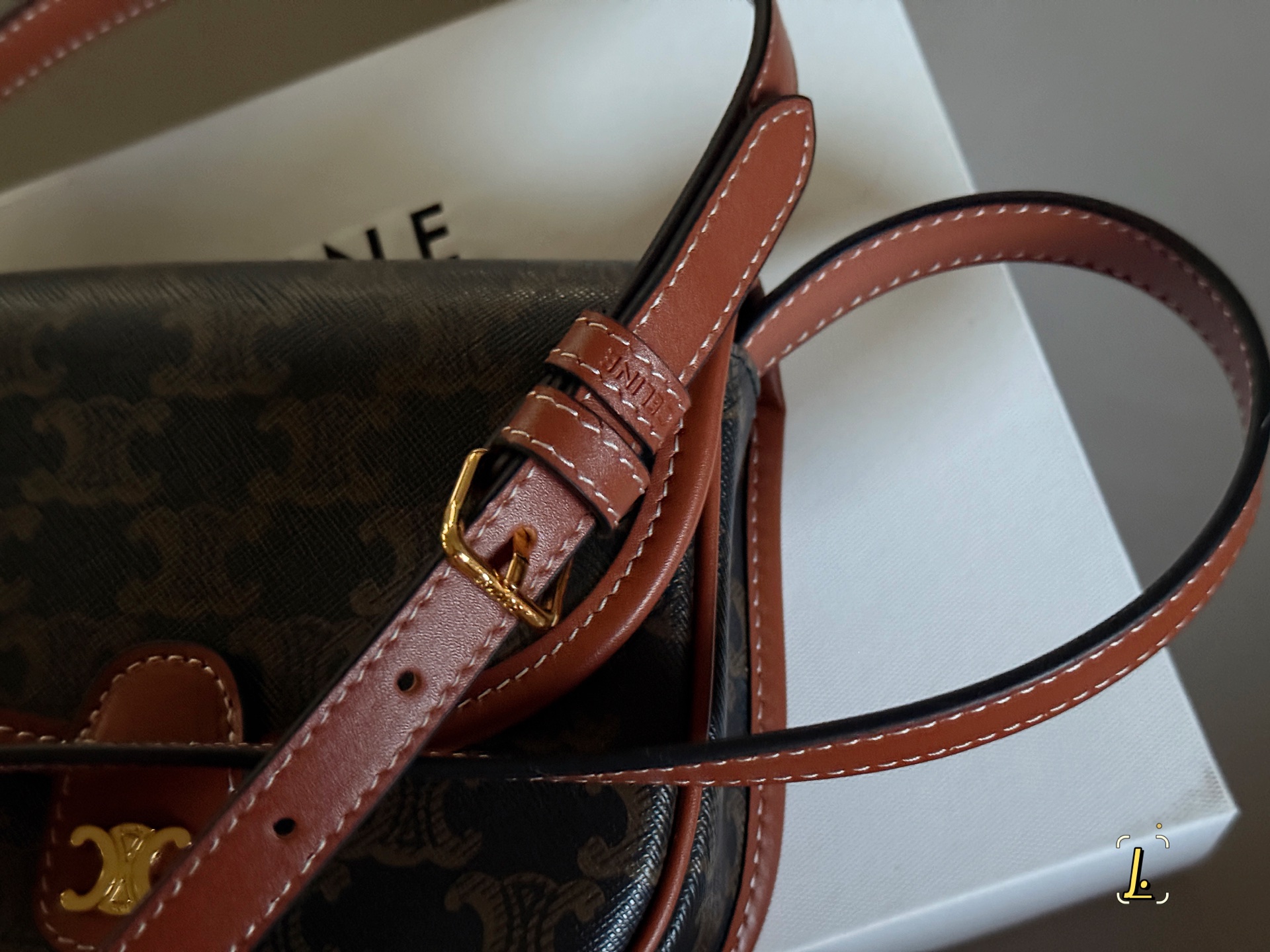 Bolso Bandolera Mini Besace Celine Triomphe en Lona y Piel de Becerro 10 i1754966182254 4723 0 8