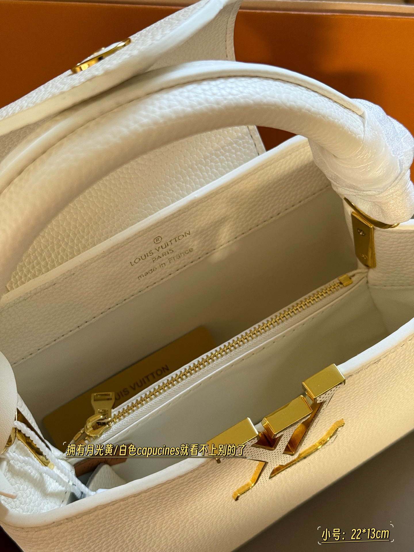 Bolso de mano Capucines de Louis Vuitton en piel Taurillon con textura 9 i1754973156713 9585 0 8