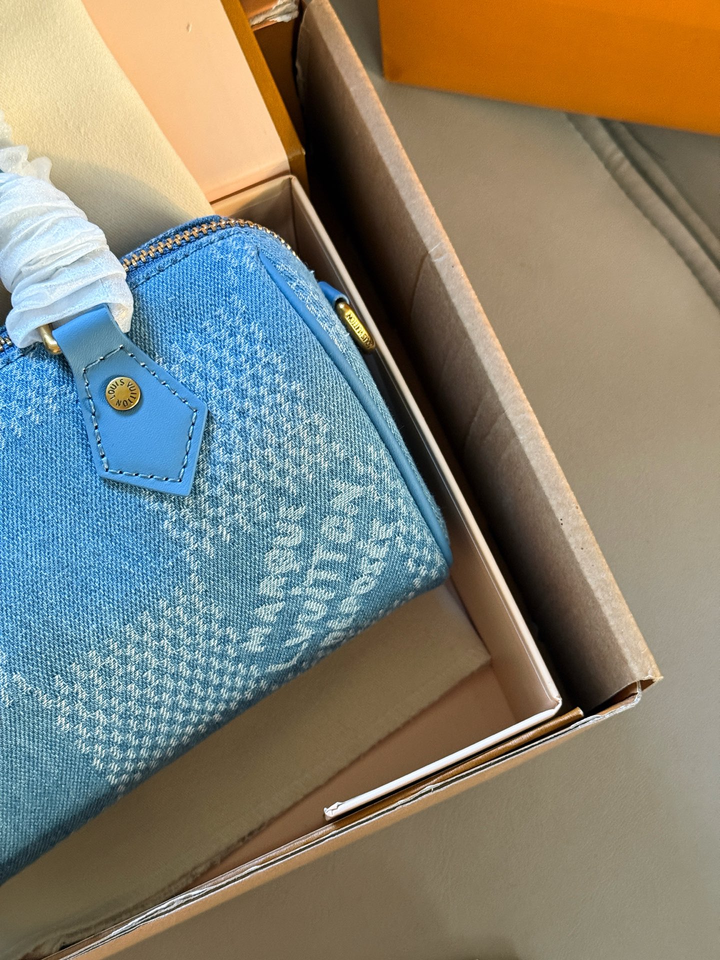 Louis Vuitton Speedy 18: Bolso Almohada Vaquero Azul, Colección FW25 3 i1755057295802 6368 0 1