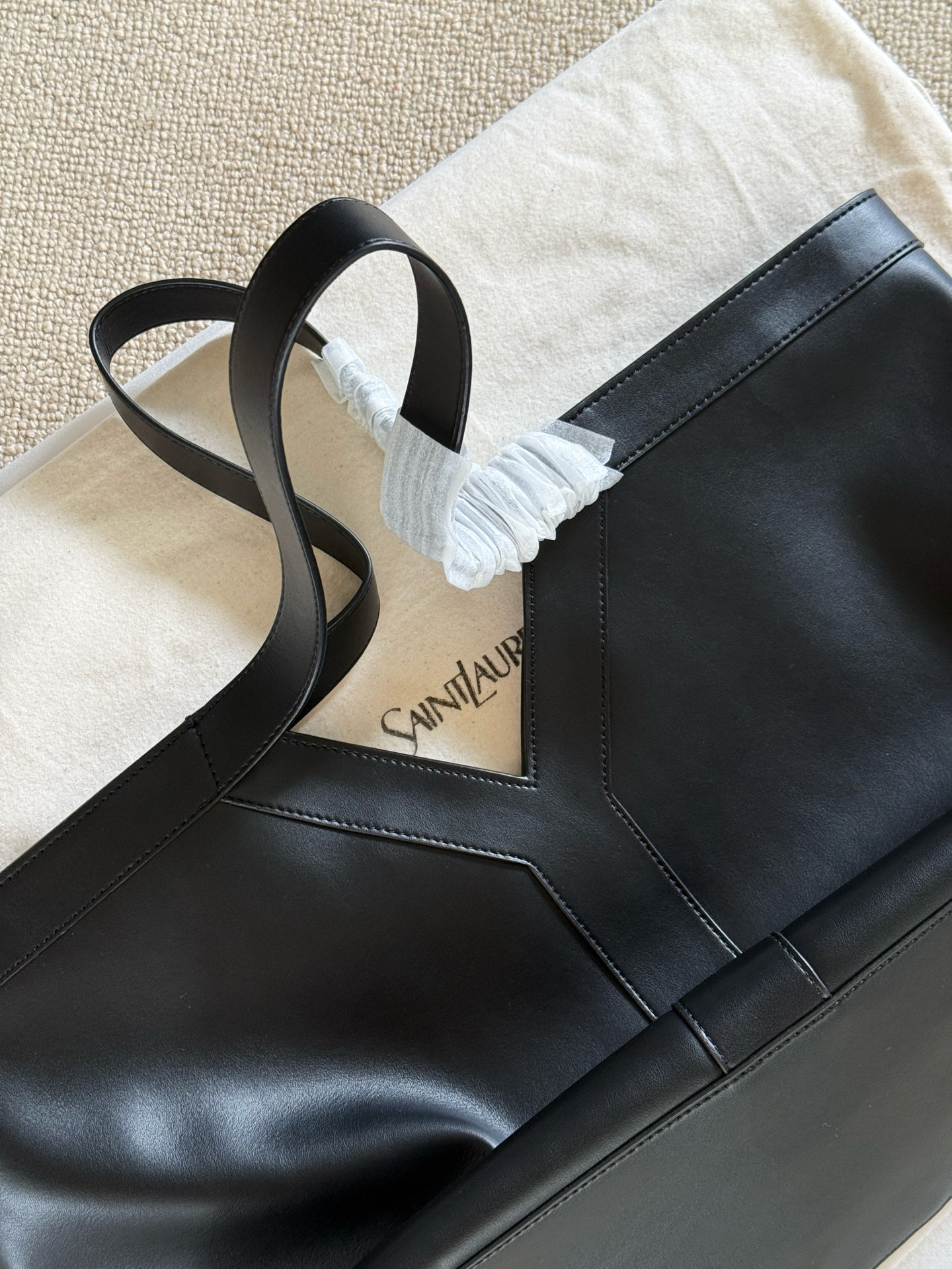 Yves Saint Laurent Y-Tote Bolso de Cuero Negro, 37 x 32 cm 10 i1755150067153 9227 0 8