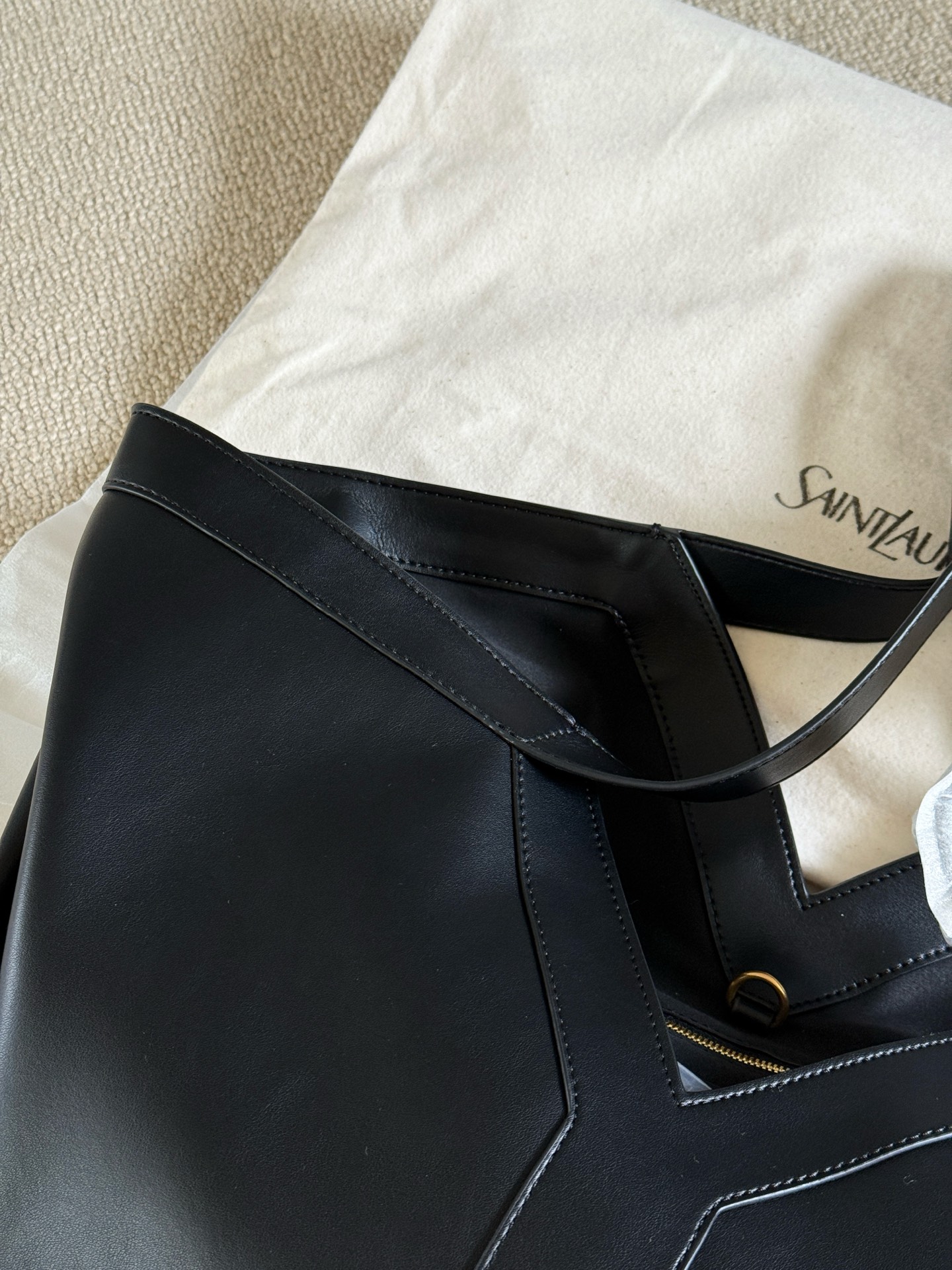 Yves Saint Laurent Y-Tote Bolso de Cuero Negro, 37 x 32 cm 5 i1755150069372 3605 0 3