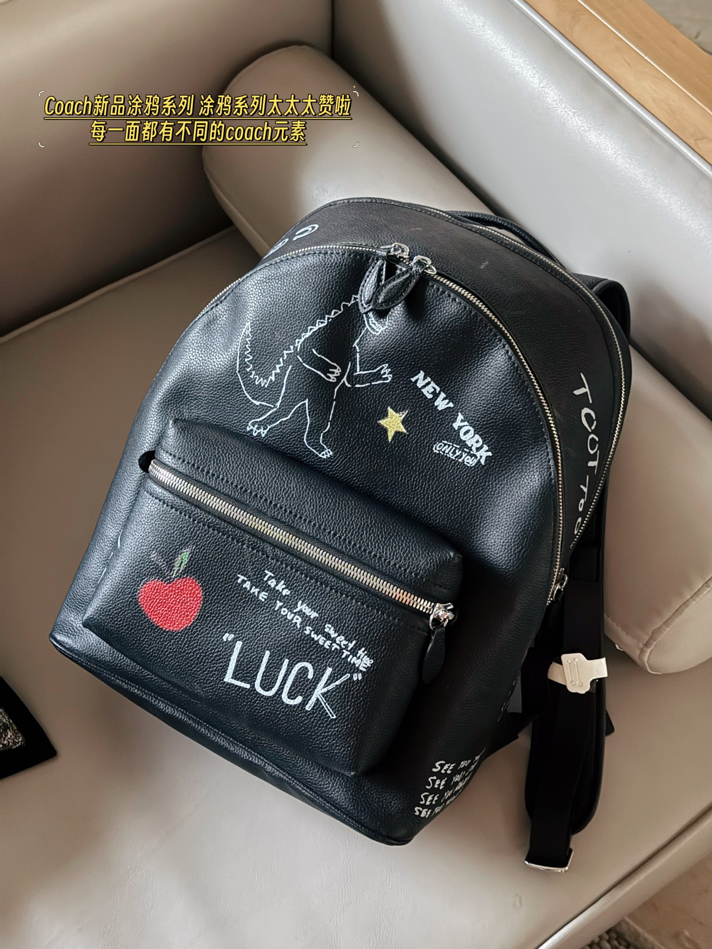 Sin caja. Tamaño: 32*38 cm. Mochila de la marca C, nueva serie graffiti. Mochila graffiti con doble cremallera, ¡tiene …