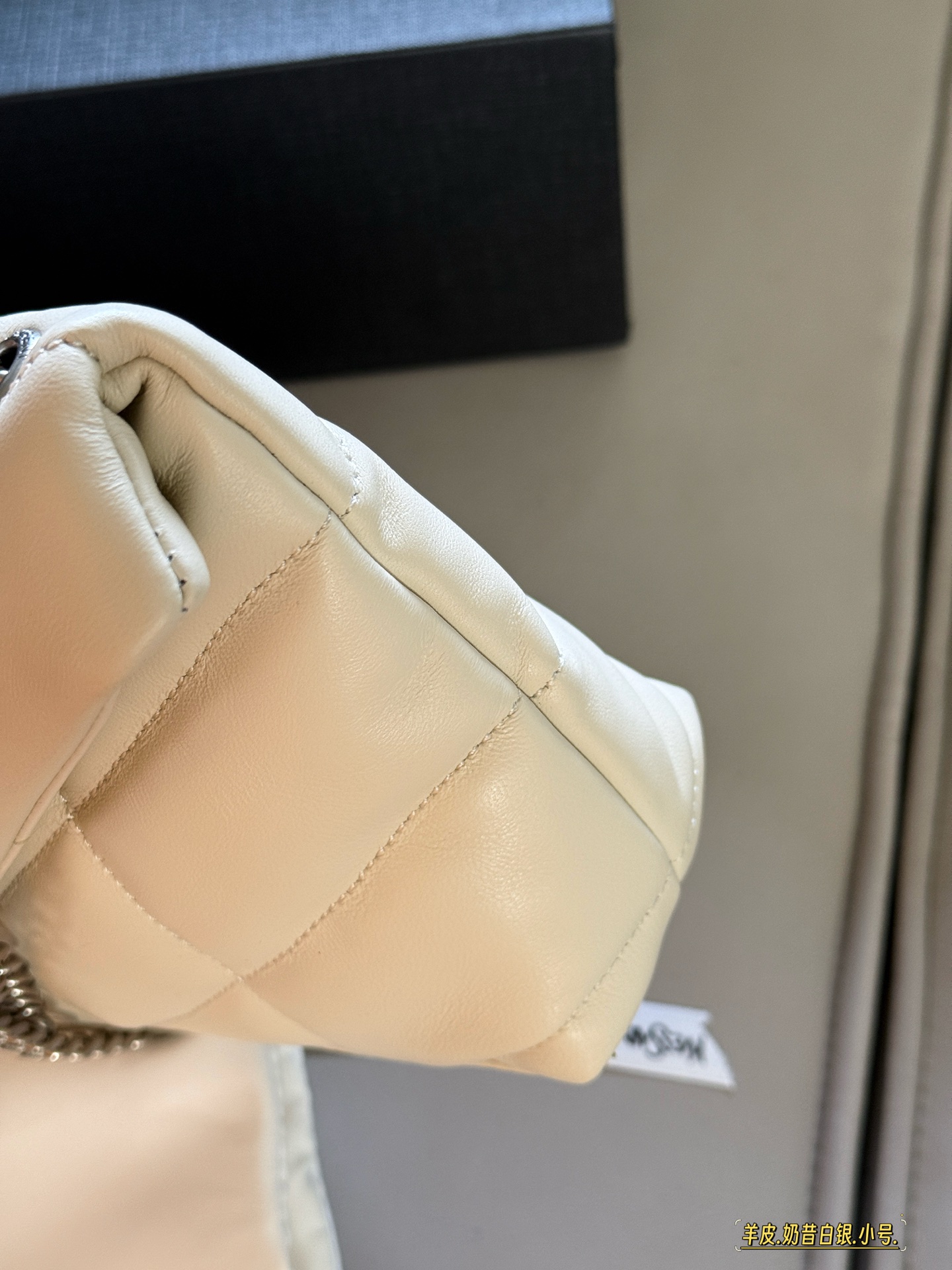 Saint Laurent Loulou Puffer Bolso de Hombro de Piel de Cordero Acolchada 6 i1755224228874 8296 0 4