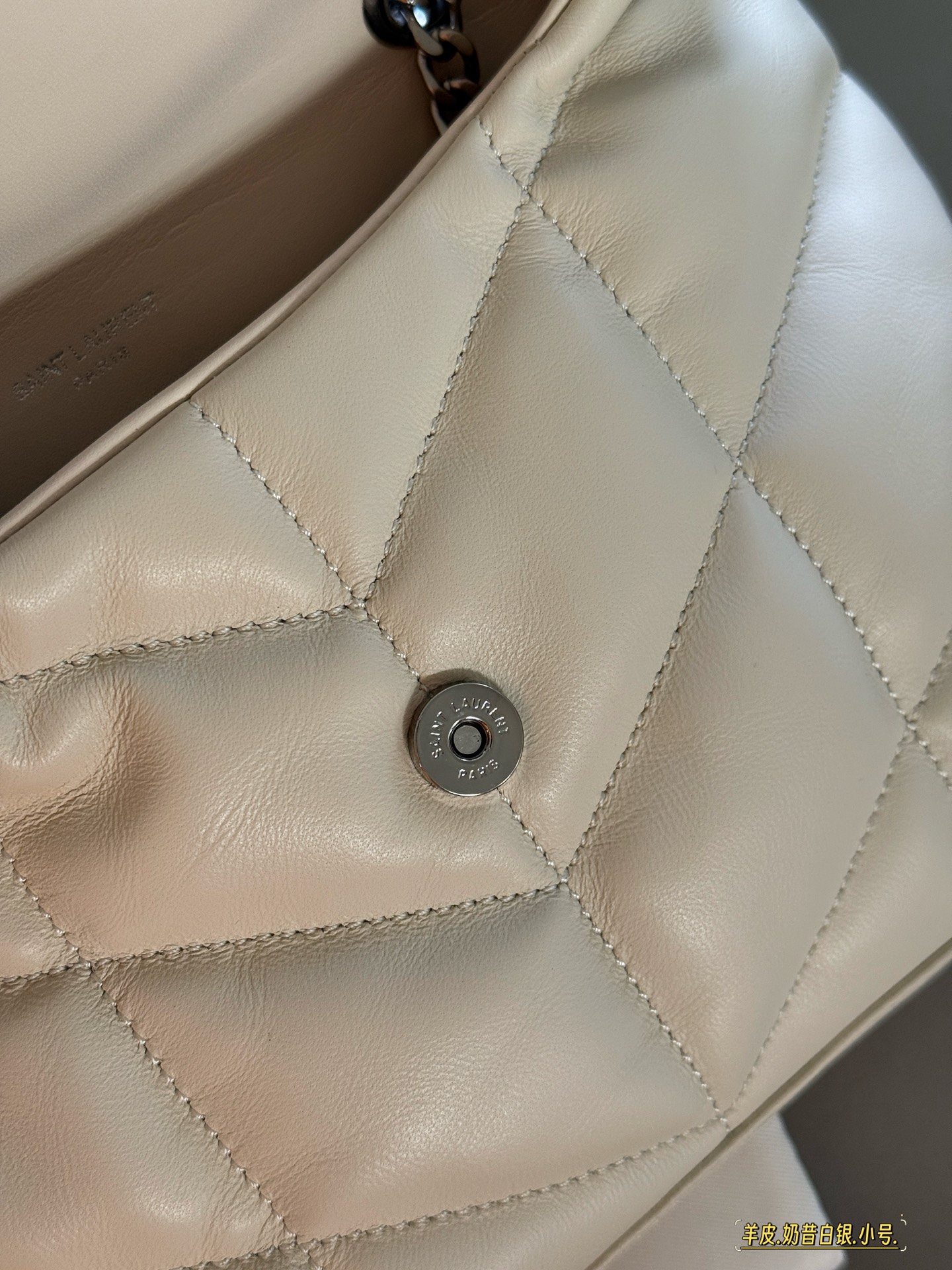 Saint Laurent Loulou Puffer Bolso de Hombro de Piel de Cordero Acolchada 10 i1755224240103 3281 0 8