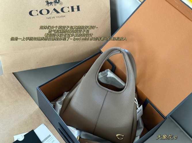 תיק יד מעוצב Coach Lana - נוחות ונוכות בסגנון 1 תיק יד מעוצב Coach Lana – נוחות ונוכות בסגנון