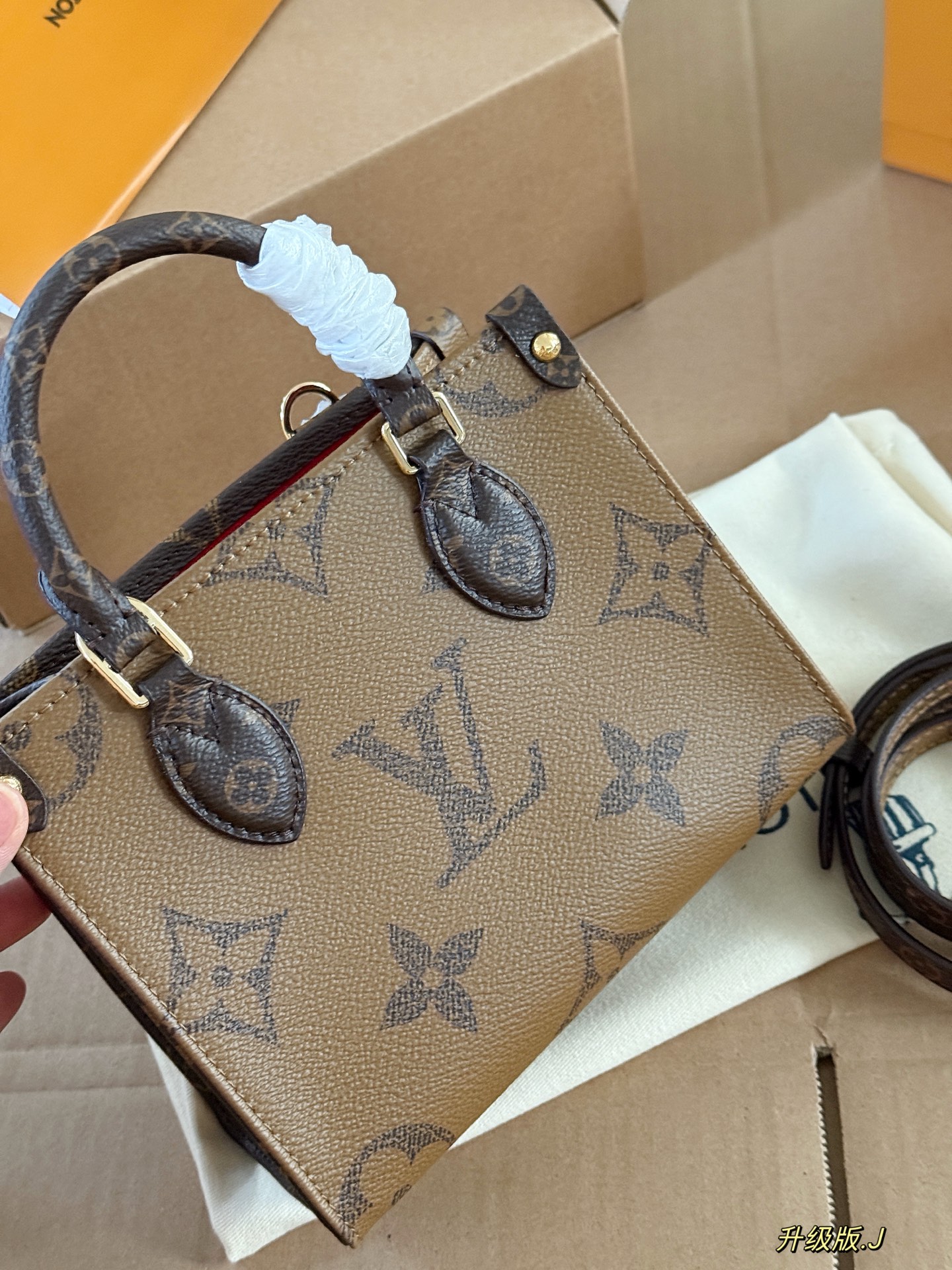 Louis Vuitton Mini OnTheGo BB Handbag, 18.5*15cm, Acero Inoxidable 4 i1758166168338 1490 0 2