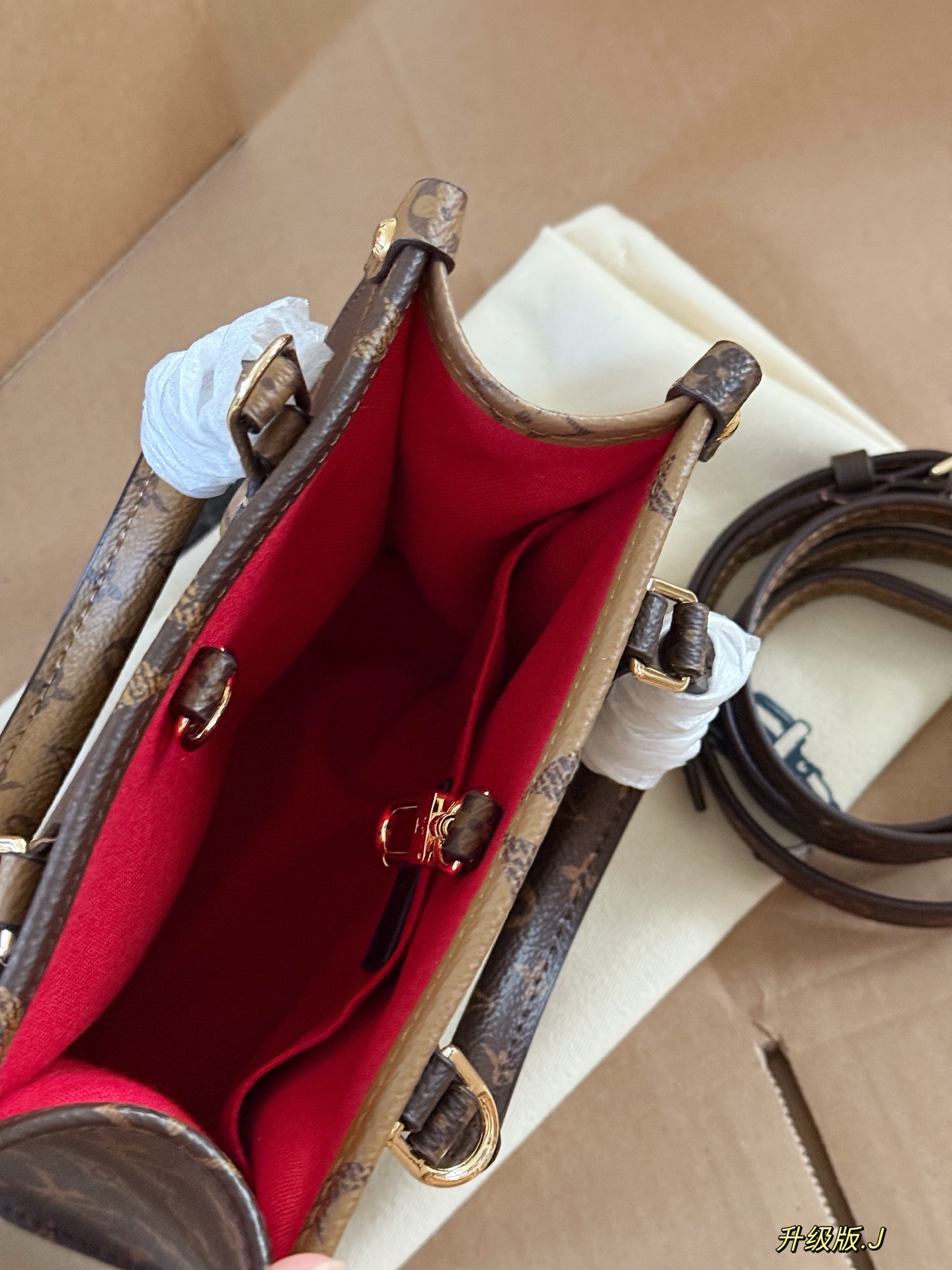 Louis Vuitton Mini OnTheGo BB Handbag, 18.5*15cm, Acero Inoxidable 10 i1758166168338 2620 0 8