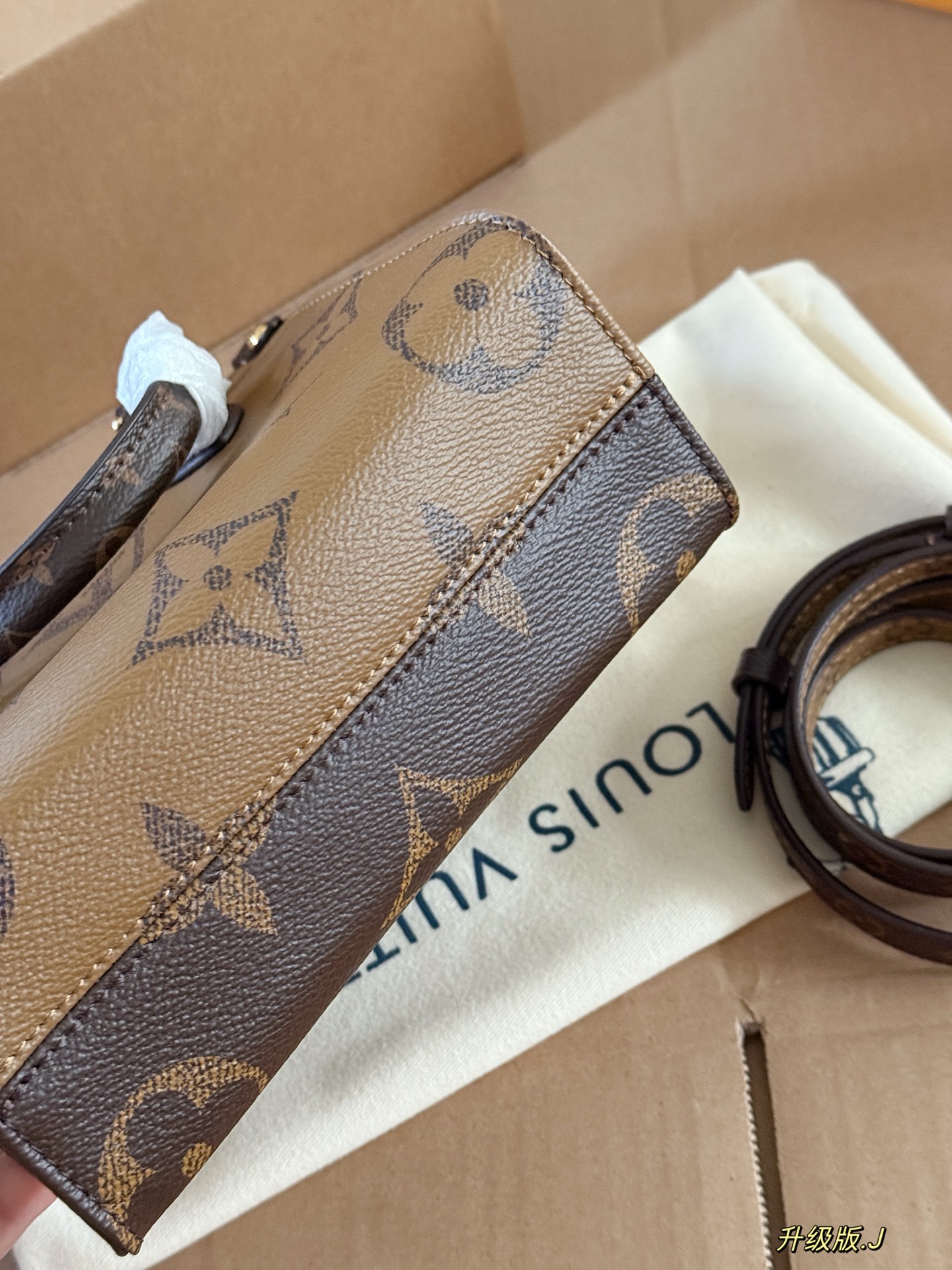 Louis Vuitton Mini OnTheGo BB Handbag, 18.5*15cm, Acero Inoxidable 8 i1758166168338 9579 0 6