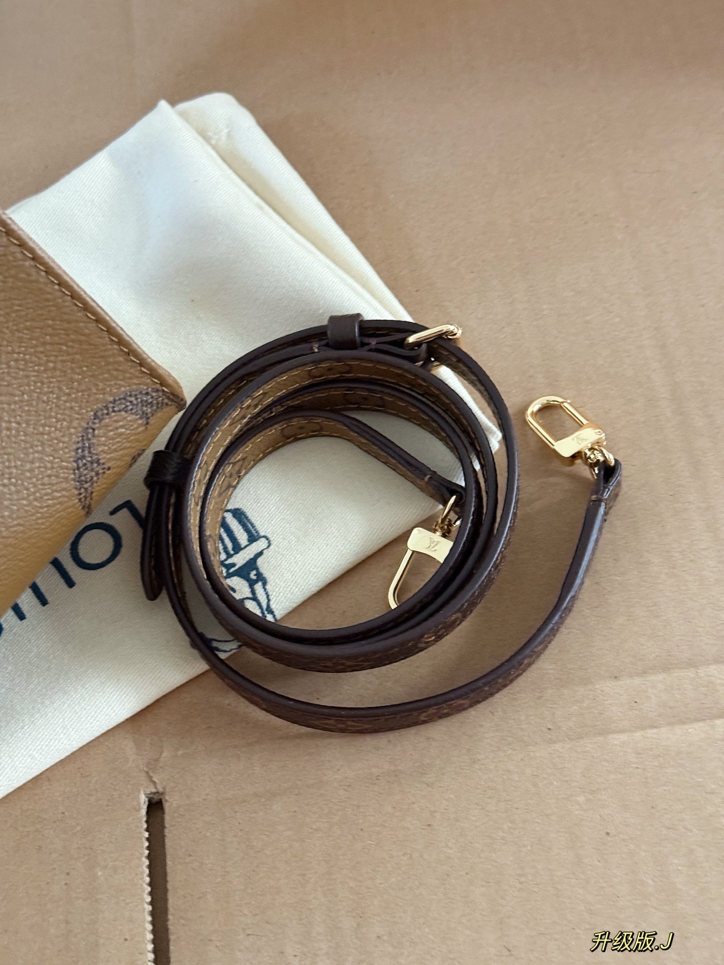 Louis Vuitton Mini OnTheGo BB Handbag, 18.5*15cm, Acero Inoxidable 7 i1758166170083 701 0 5