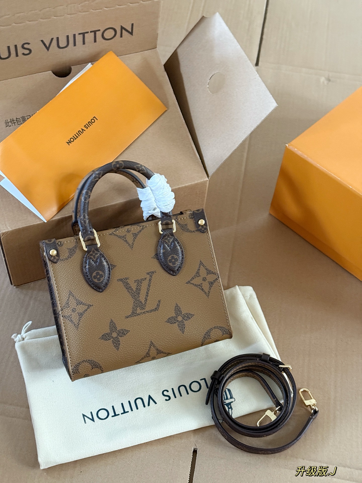 Louis Vuitton Mini OnTheGo BB Handbag, 18.5*15cm, Acero Inoxidable 3 i1758166170100 1744 0 1