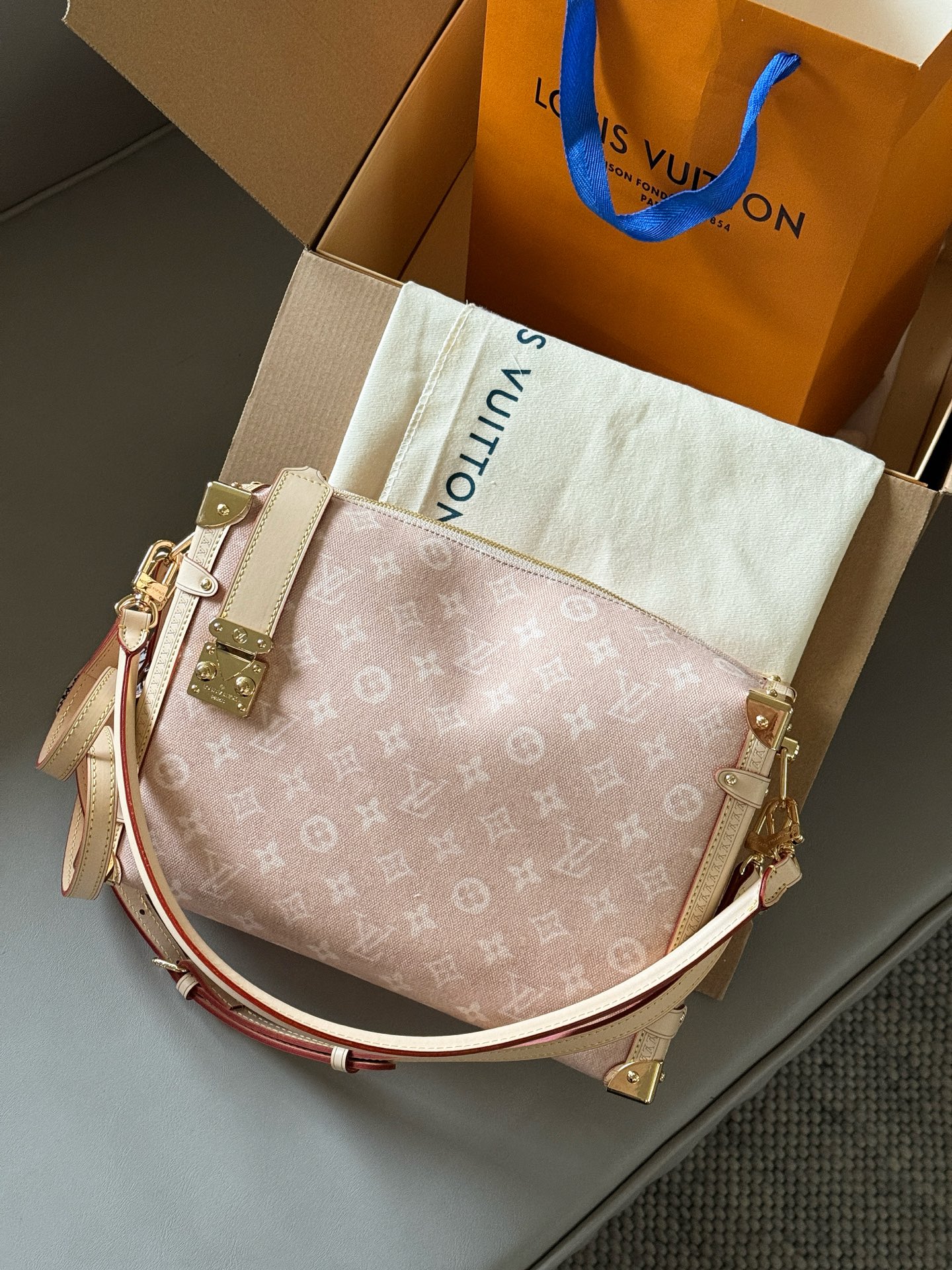 大人気偽物 トートバッグ ロゴ カーフスキン